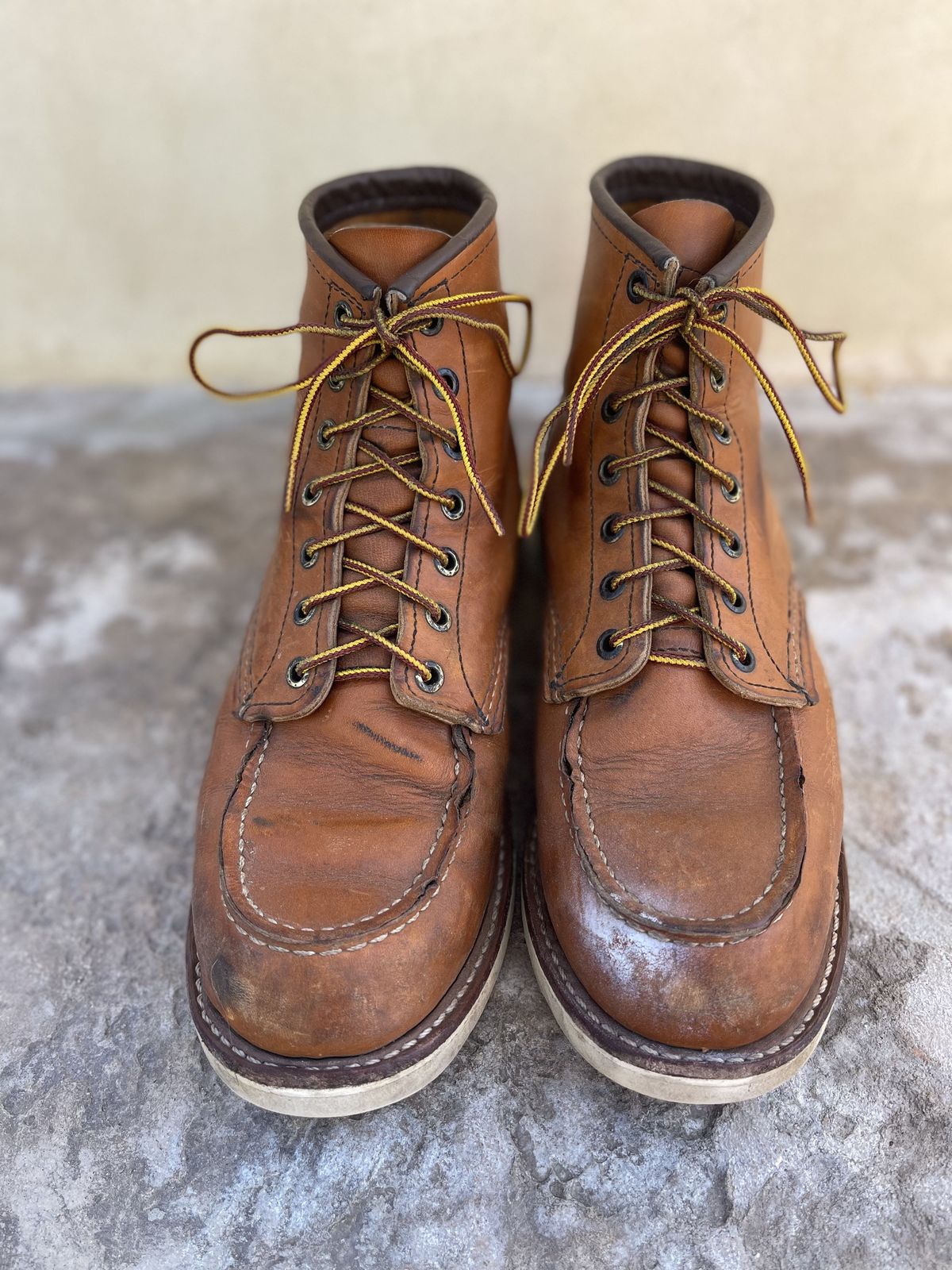 Photo by patinathunderdome on May 4, 2022 of the Red Wing 6-Inch Classic Moc in S.B. Foot Oro-Iginal.