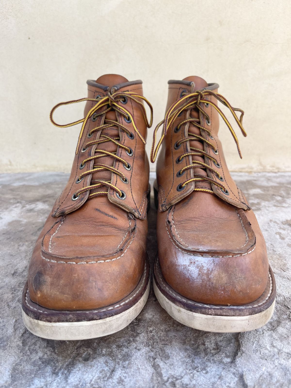 Photo by patinathunderdome on May 4, 2022 of the Red Wing 6-Inch Classic Moc in S.B. Foot Oro-Iginal.