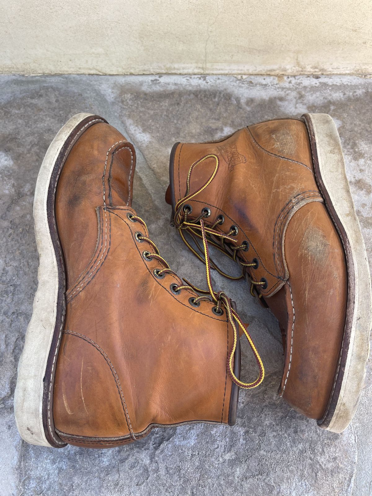 Photo by patinathunderdome on May 4, 2022 of the Red Wing 6-Inch Classic Moc in S.B. Foot Oro-Iginal.