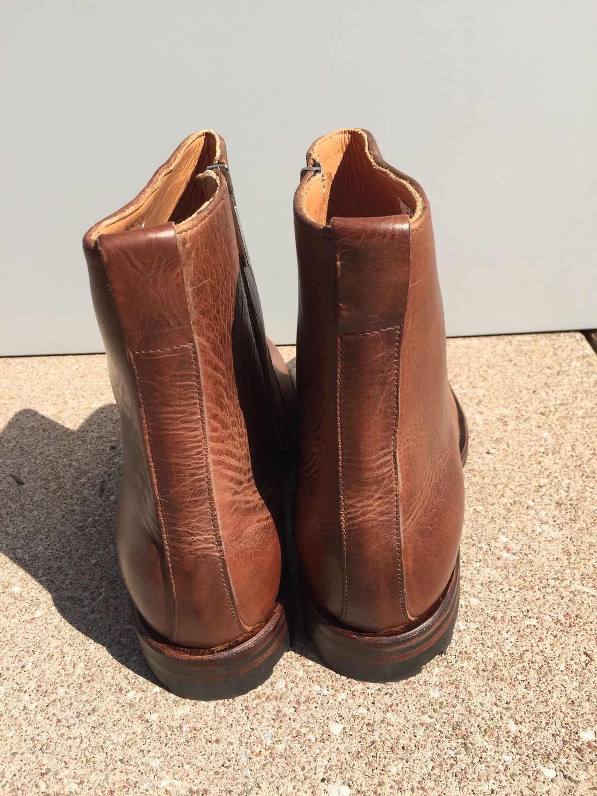 Photo by patinathunderdome on October 5, 2021 of the Viberg Side Zip in Horween Mocha Vintage.