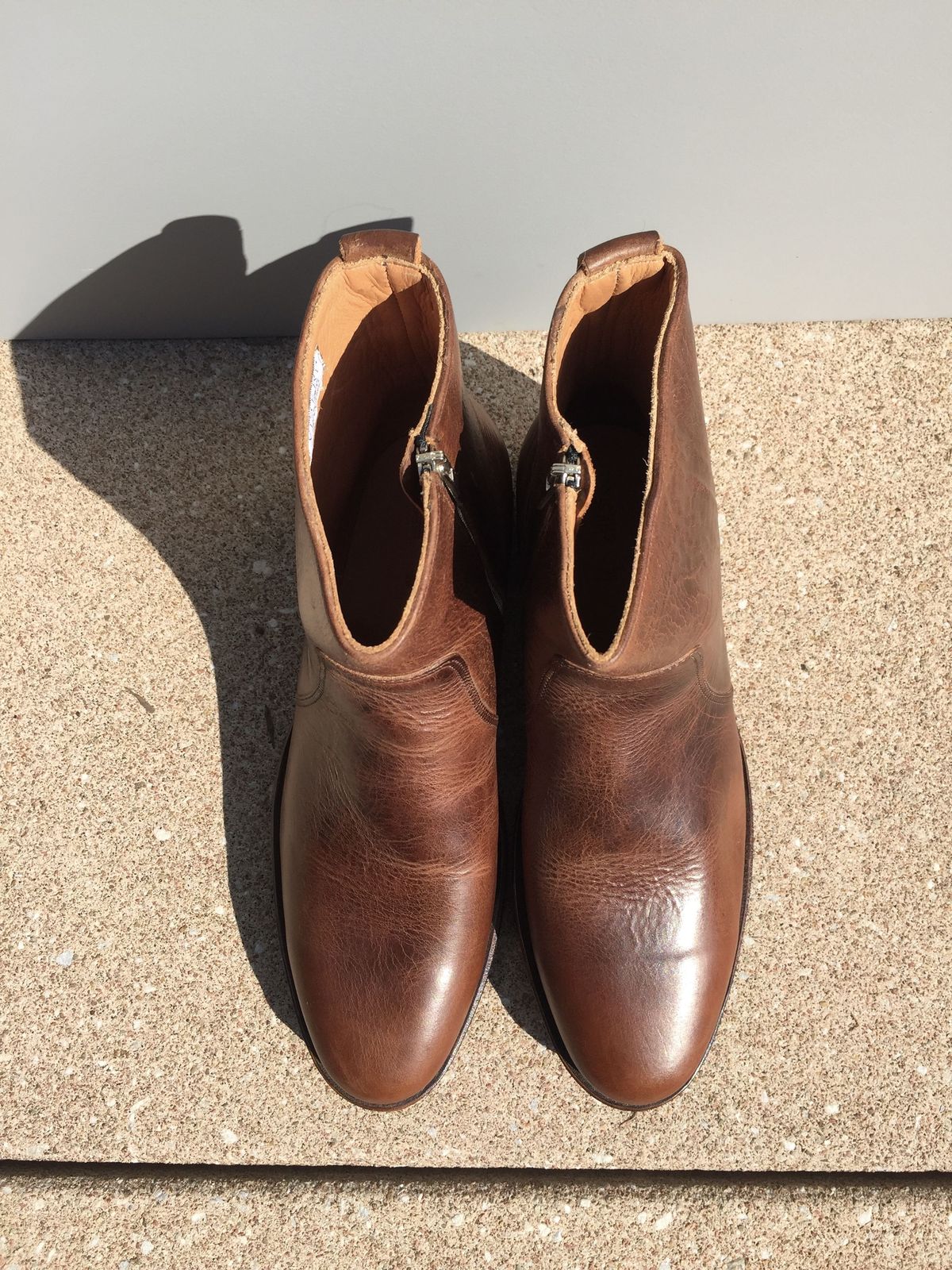 Photo by patinathunderdome on October 5, 2021 of the Viberg Side Zip in Horween Mocha Vintage.