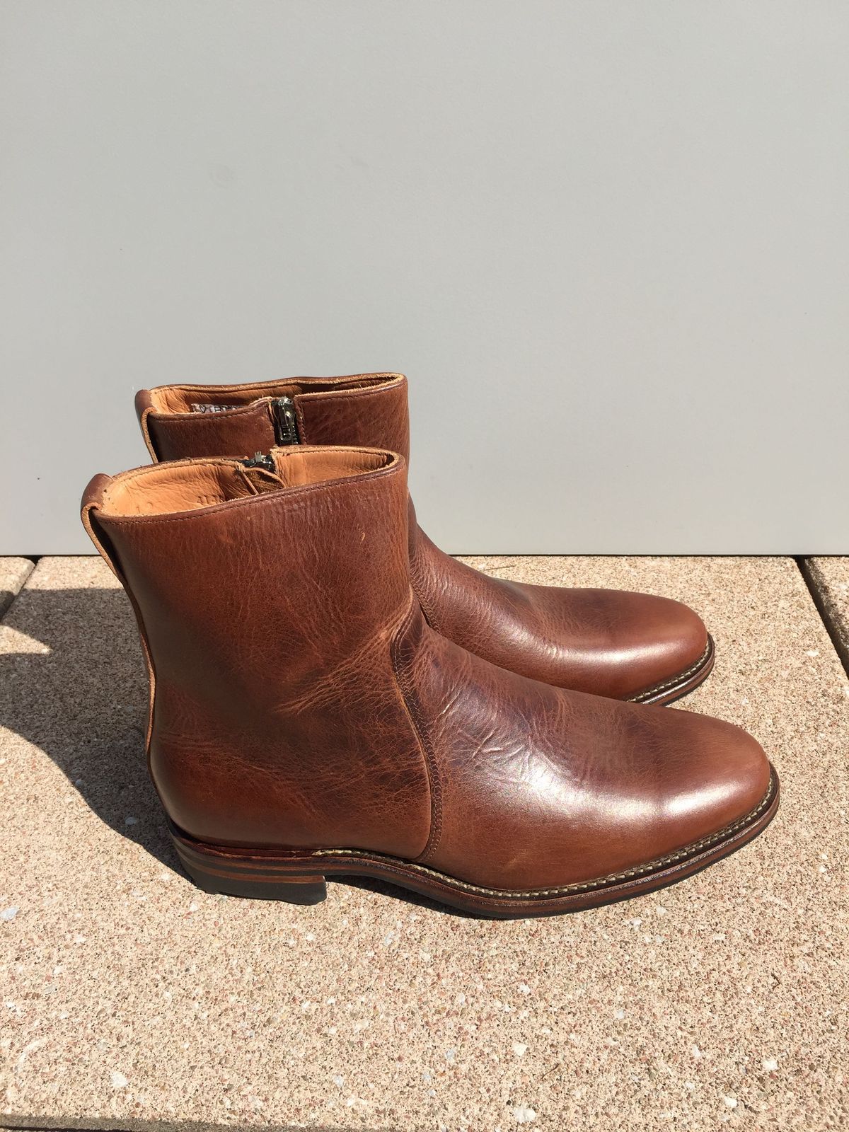 Photo by patinathunderdome on October 5, 2021 of the Viberg Side Zip in Horween Mocha Vintage.