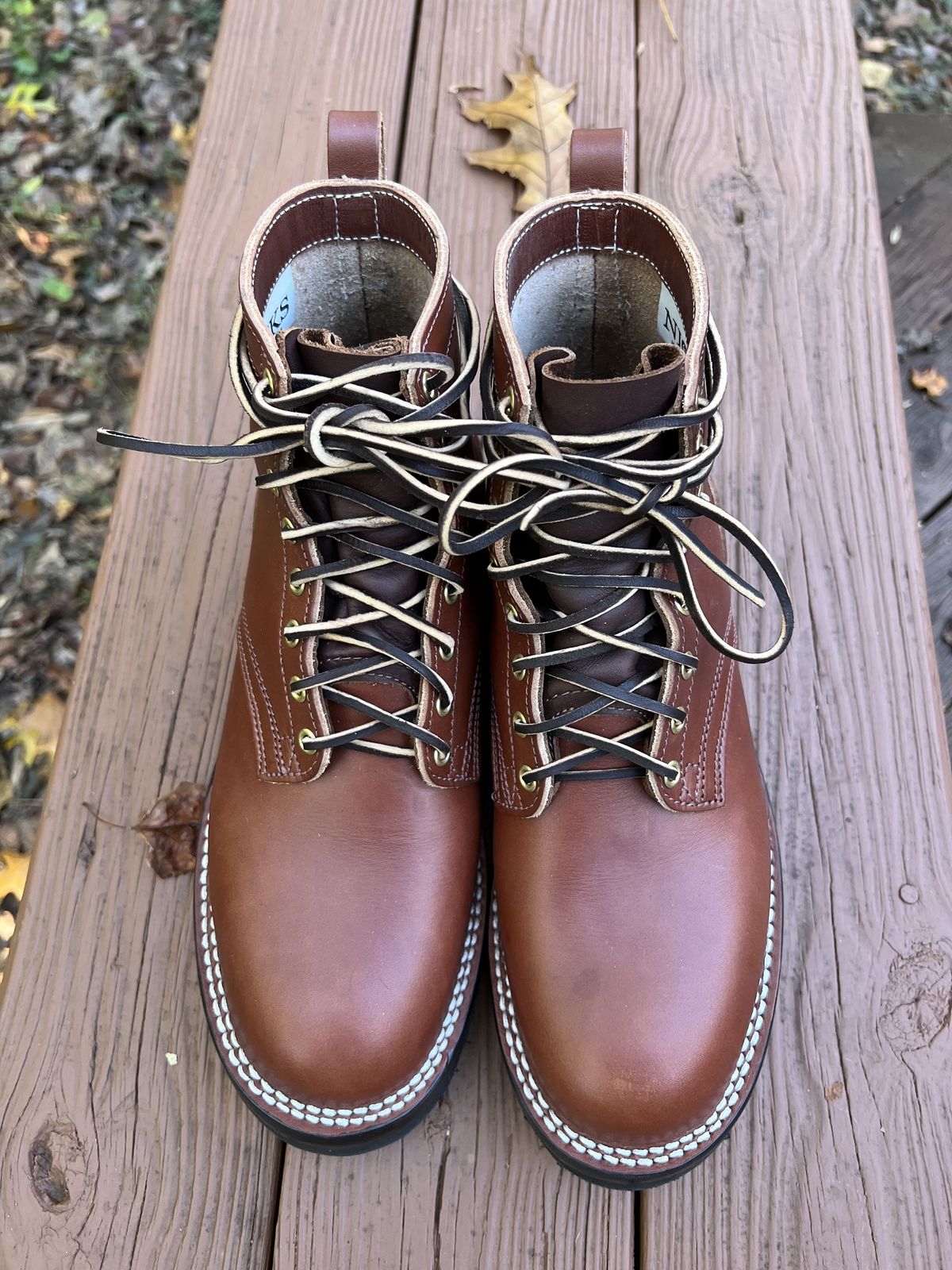 Photo by patinathunderdome on November 1, 2021 of the Nicks Traveler in Wickett & Craig Medium Brown English Bridle.