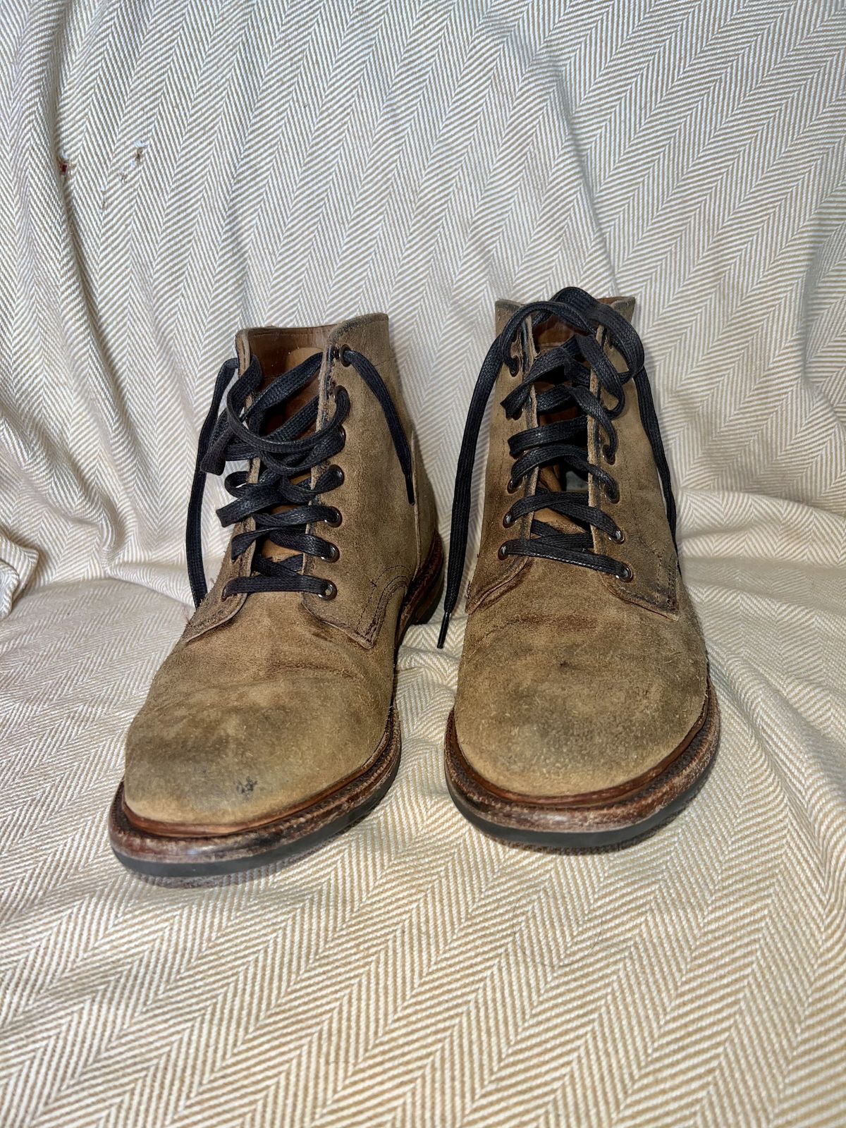 Photo by patinathunderdome on May 5, 2022 of the Parkhurst The Allen in S.B. Foot Dune Roughout Suede.