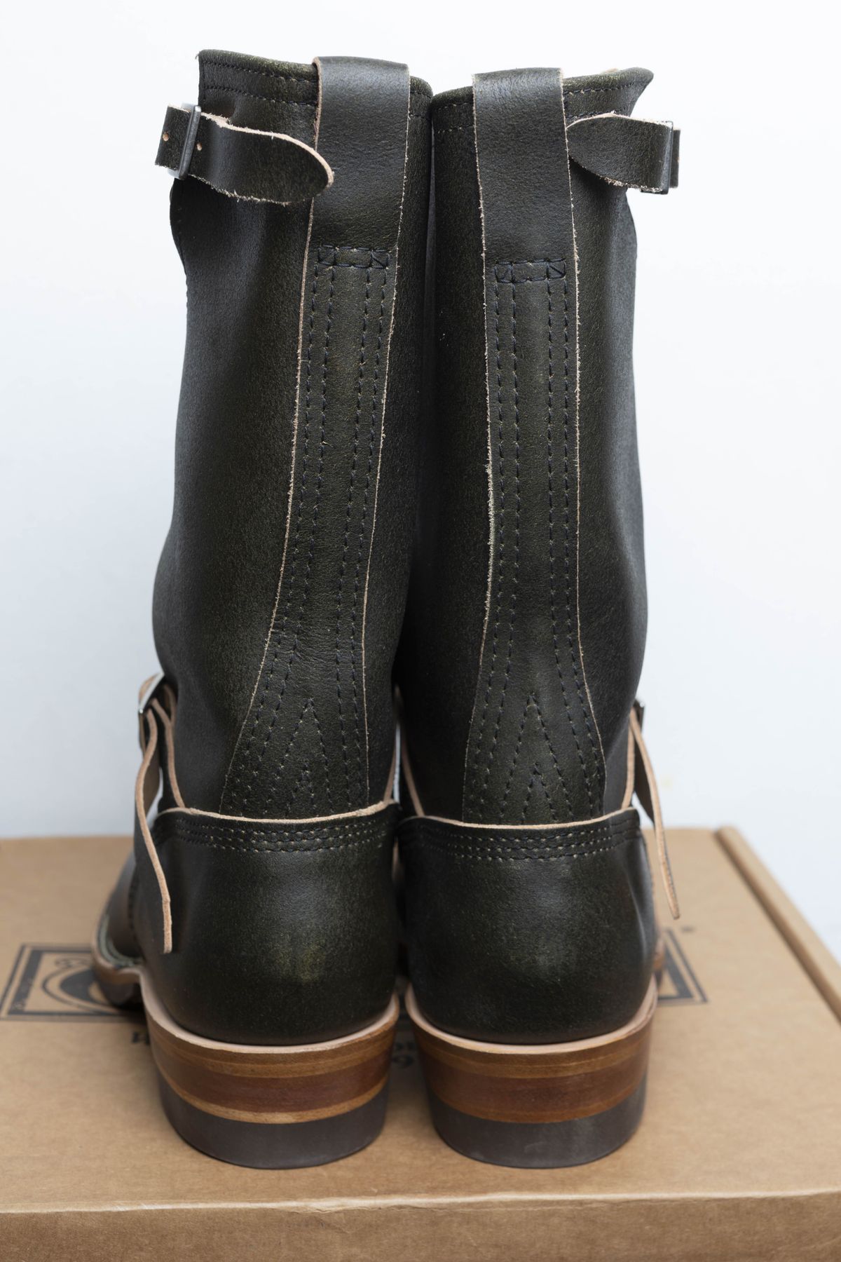 Photo by patinathunderdome on September 30, 2021 of the Wesco Mister Lou in Horween Olive Waxed Flesh.