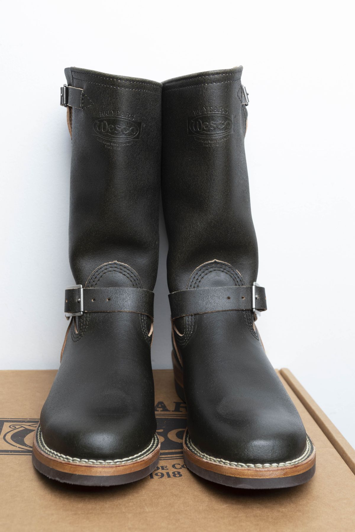 Photo by patinathunderdome on September 30, 2021 of the Wesco Mister Lou in Horween Olive Waxed Flesh.