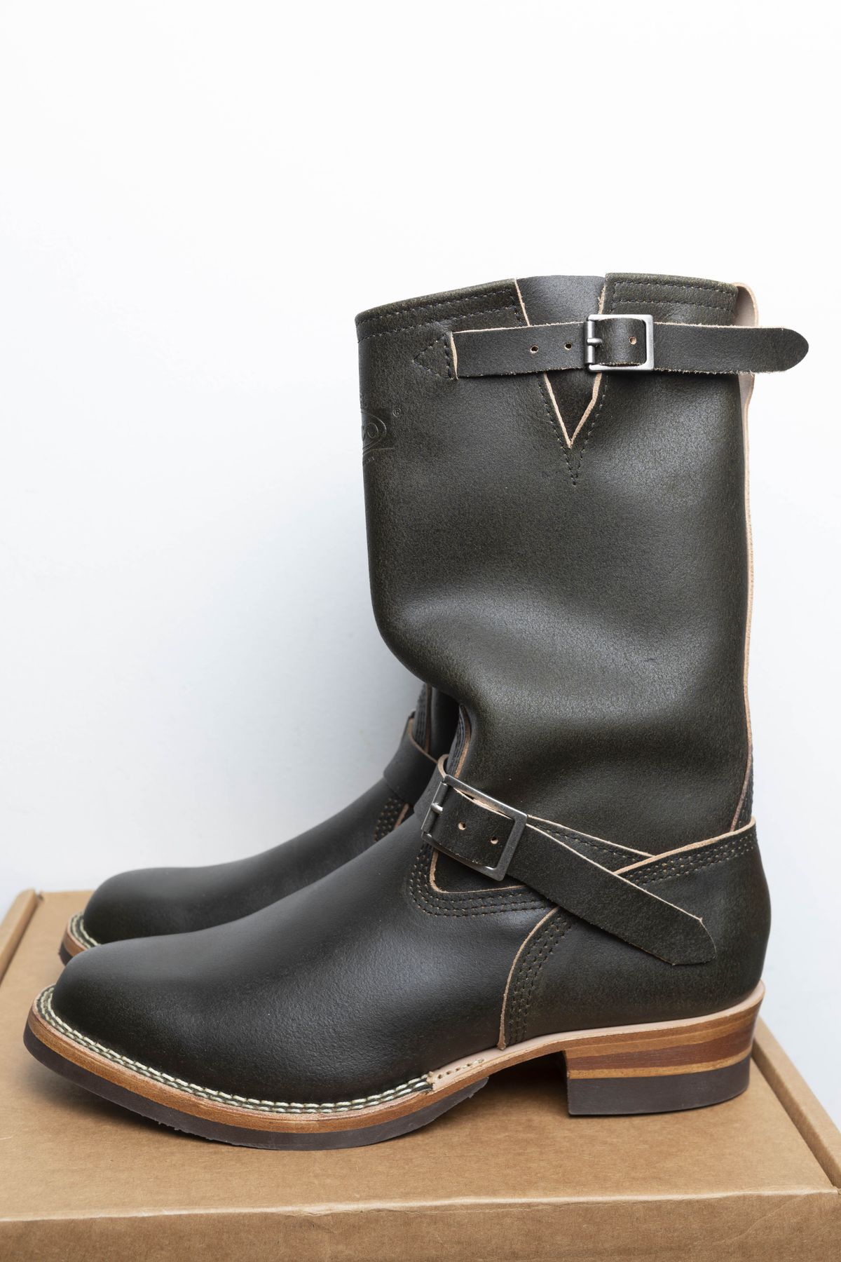 Photo by patinathunderdome on September 30, 2021 of the Wesco Mister Lou in Horween Olive Waxed Flesh.