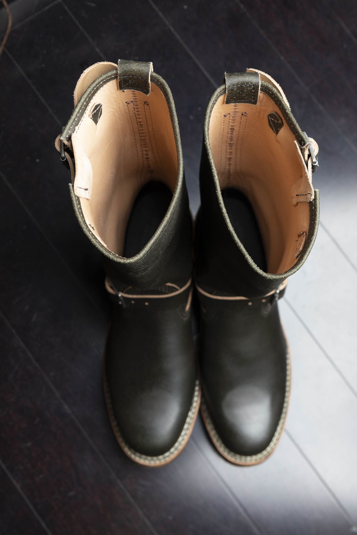 Photo by patinathunderdome on September 30, 2021 of the Wesco Mister Lou in Horween Olive Waxed Flesh.