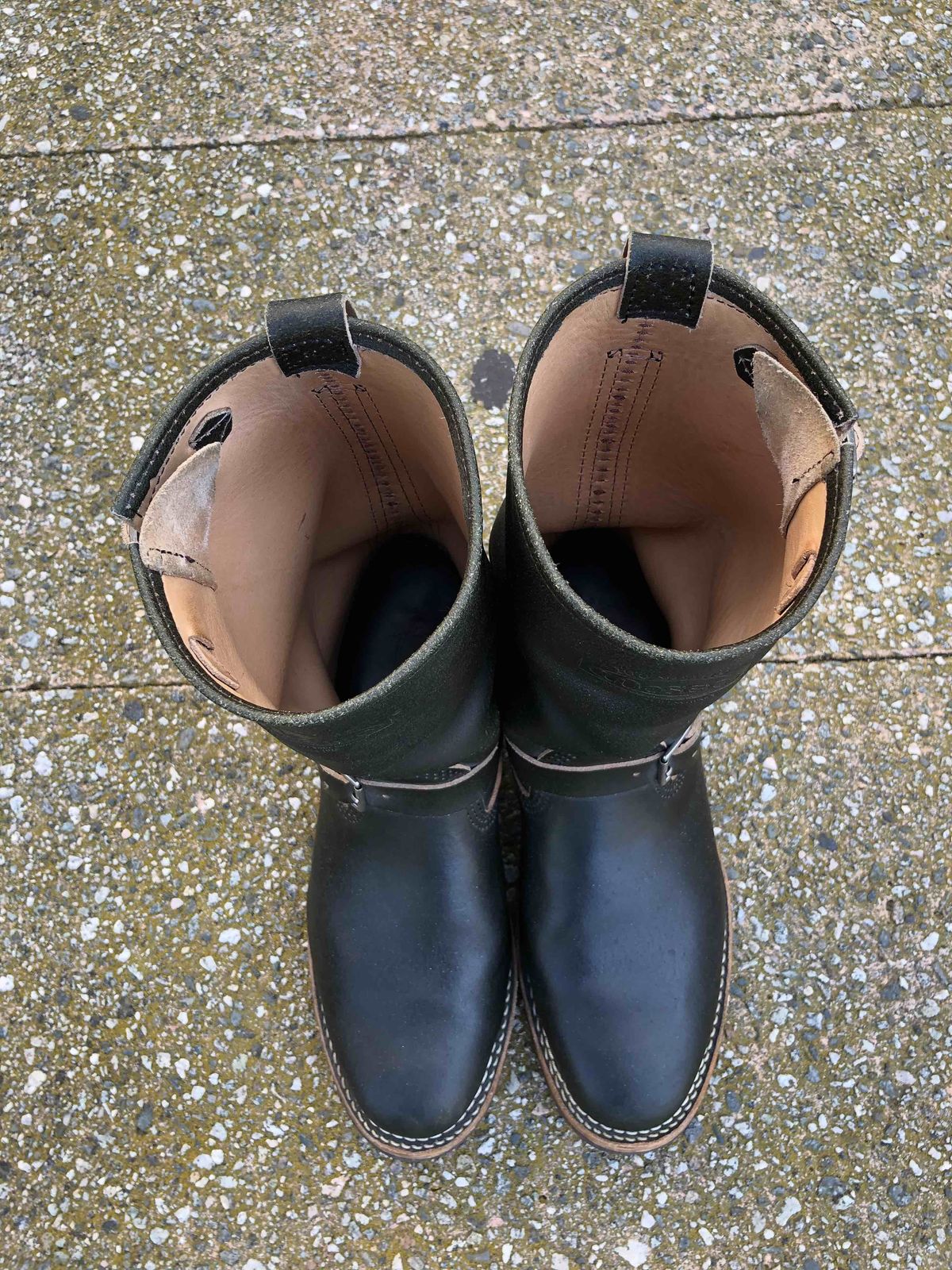 Photo by patinathunderdome on November 2, 2021 of the Wesco Mister Lou in Horween Olive Waxed Flesh.
