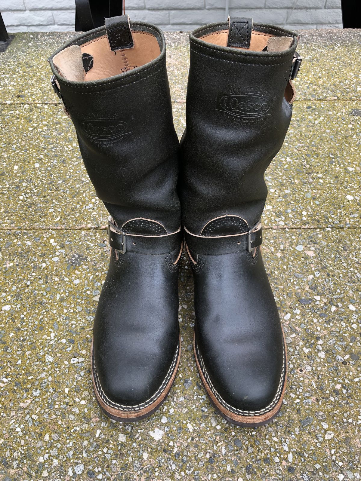 Photo by patinathunderdome on December 4, 2021 of the Wesco Mister Lou in Horween Olive Waxed Flesh.