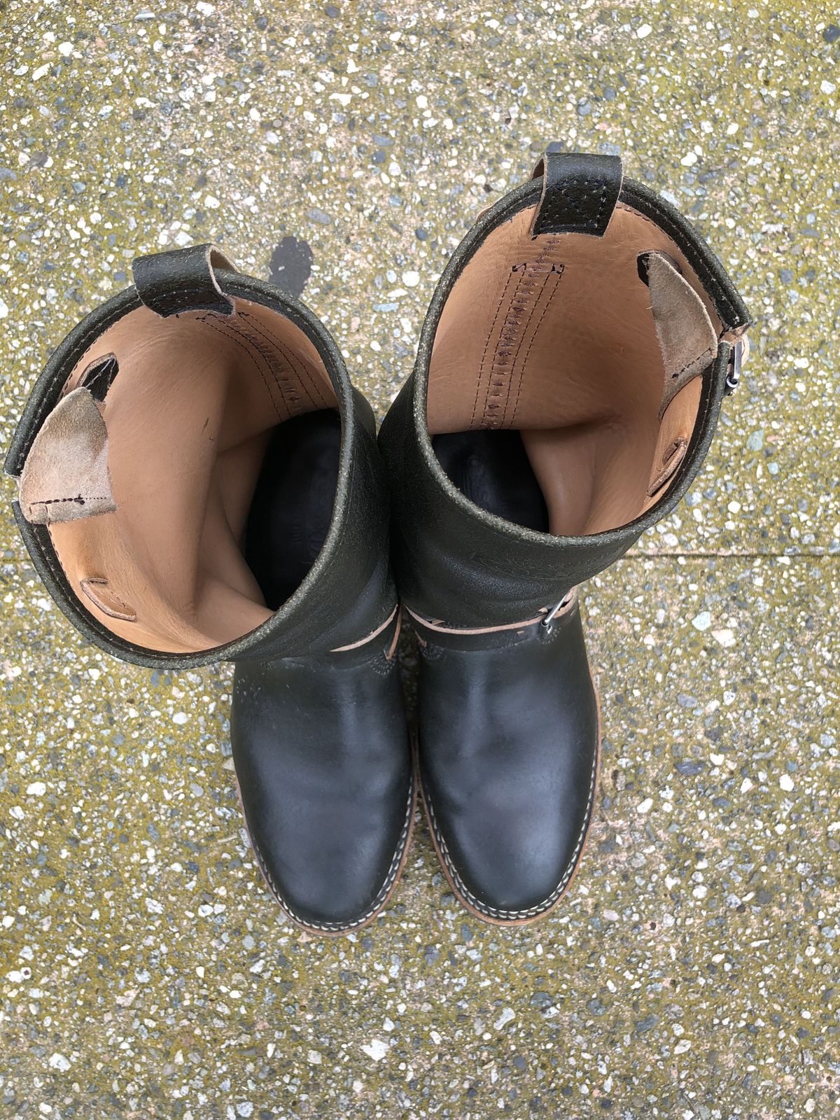 Photo by patinathunderdome on December 4, 2021 of the Wesco Mister Lou in Horween Olive Waxed Flesh.