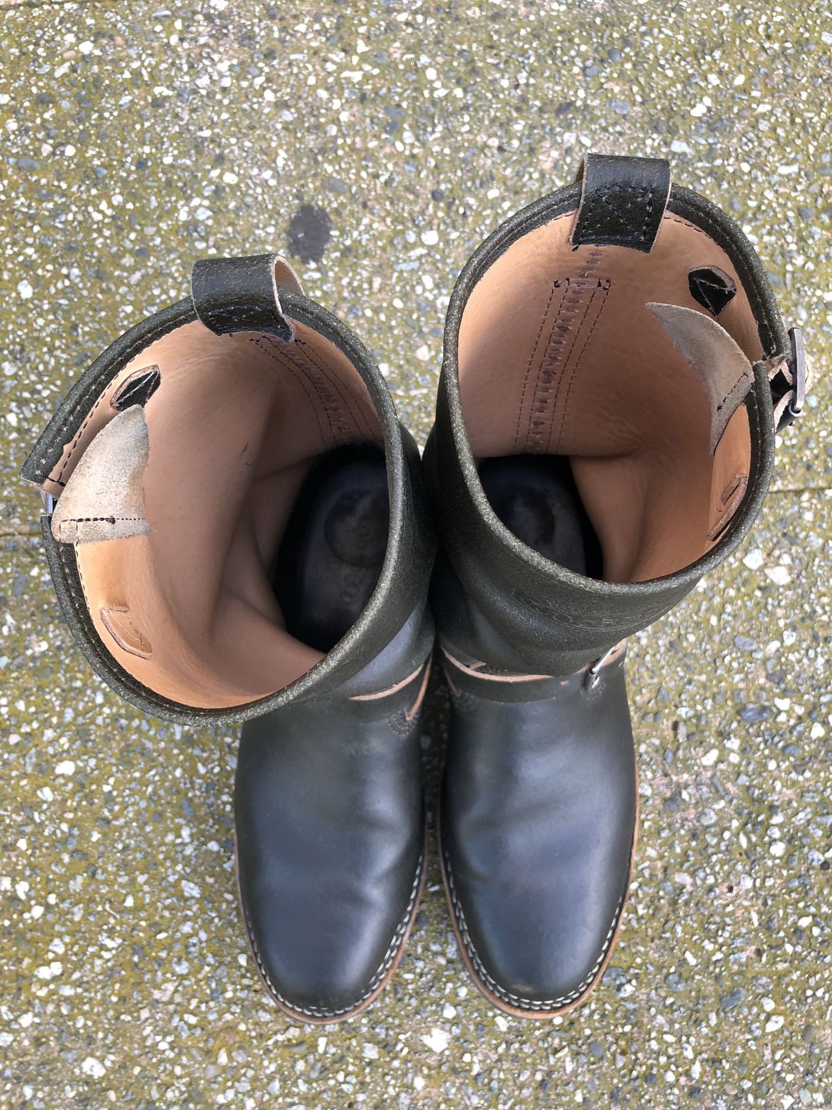 Photo by patinathunderdome on January 4, 2022 of the Wesco Mister Lou in Horween Olive Waxed Flesh.