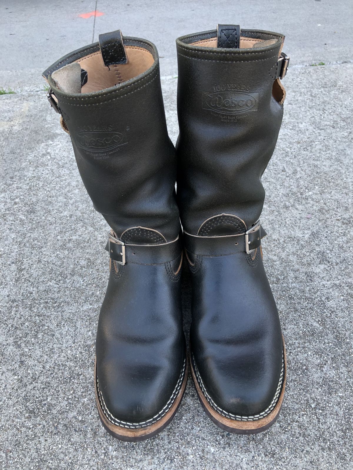 Photo by patinathunderdome on February 2, 2022 of the Wesco Mister Lou in Horween Olive Waxed Flesh.