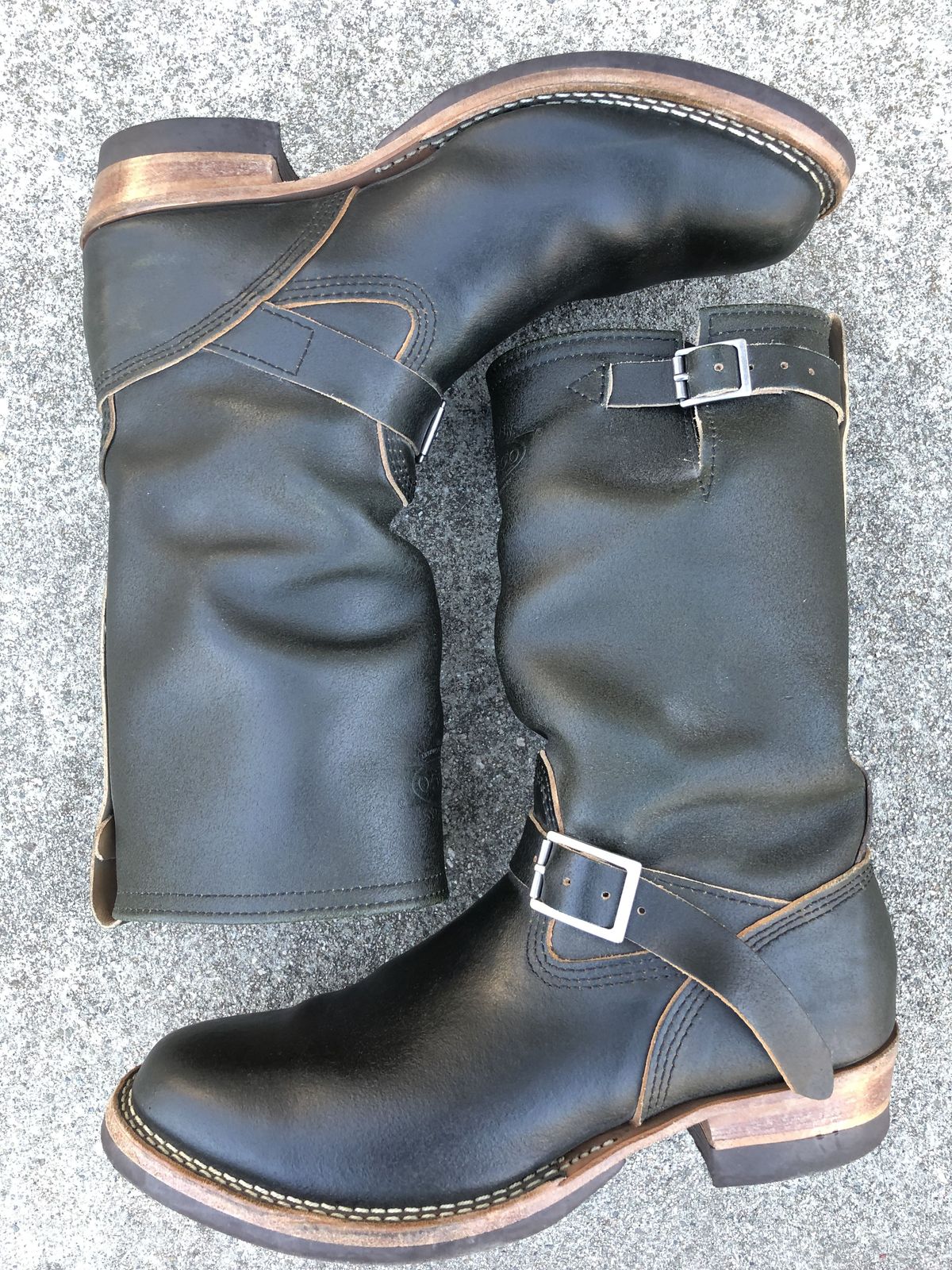 Photo by patinathunderdome on February 2, 2022 of the Wesco Mister Lou in Horween Olive Waxed Flesh.