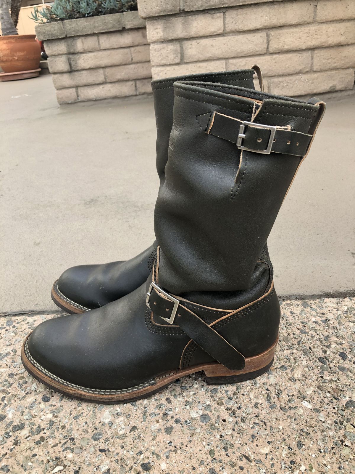 Photo by patinathunderdome on April 4, 2022 of the Wesco Mister Lou in Horween Olive Waxed Flesh.