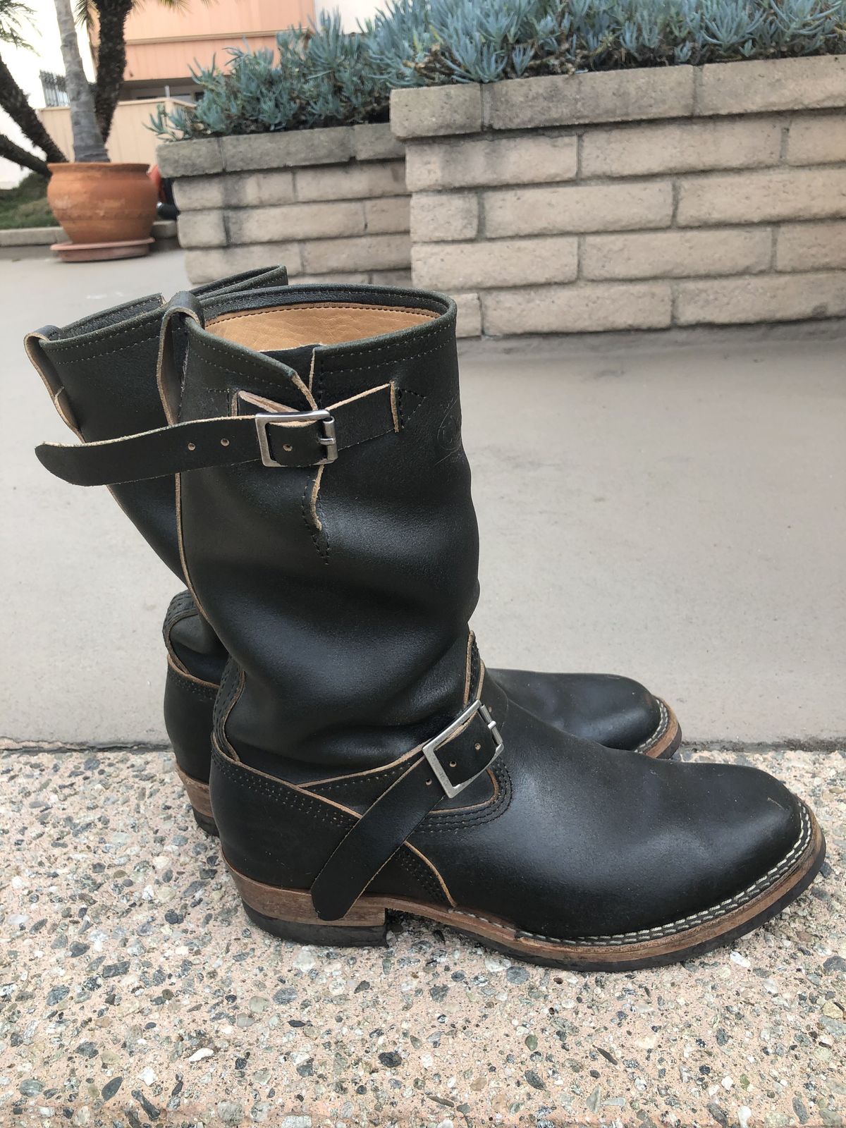 Photo by patinathunderdome on April 4, 2022 of the Wesco Mister Lou in Horween Olive Waxed Flesh.