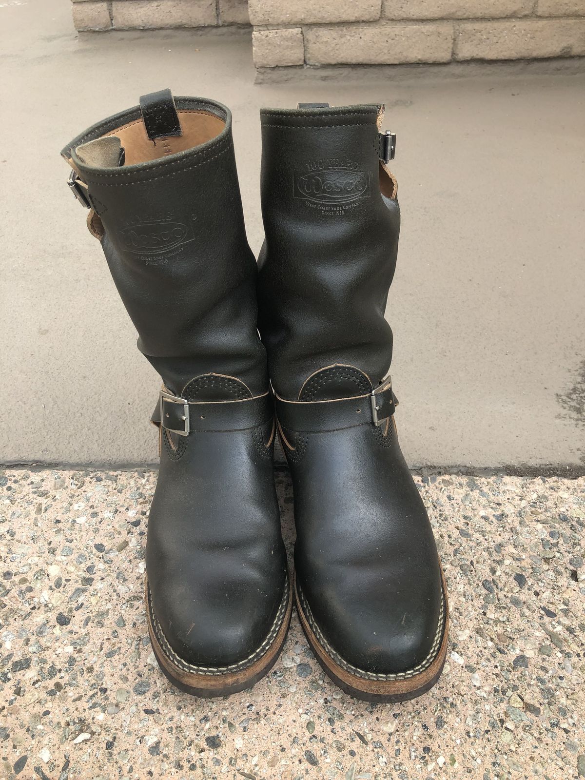 Photo by patinathunderdome on April 4, 2022 of the Wesco Mister Lou in Horween Olive Waxed Flesh.