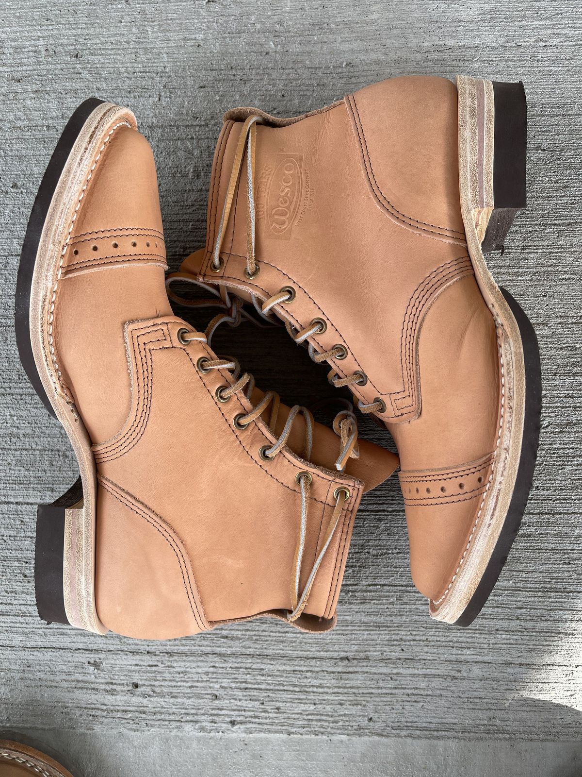 Photo by patinathunderdome on September 30, 2021 of the Wesco Hendrik in Horween Natural Essex.