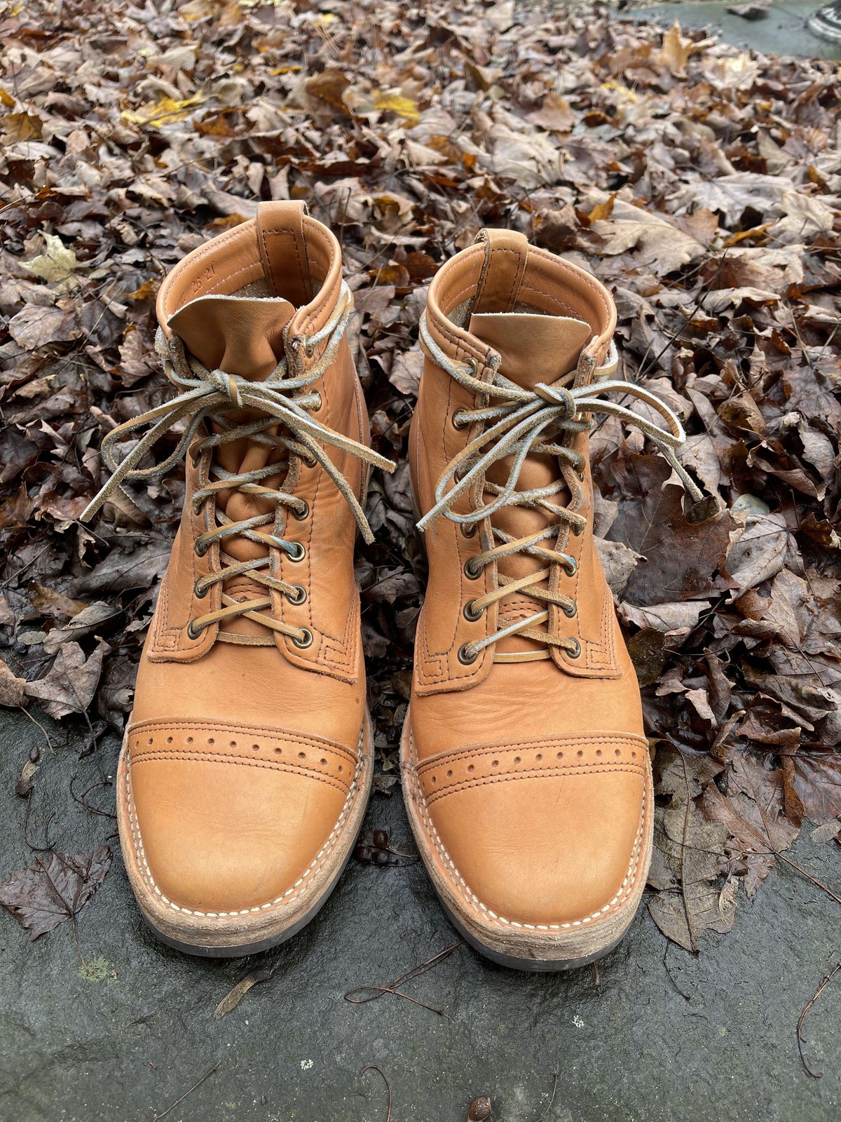 Photo by patinathunderdome on November 4, 2021 of the Wesco Hendrik in Horween Natural Essex.