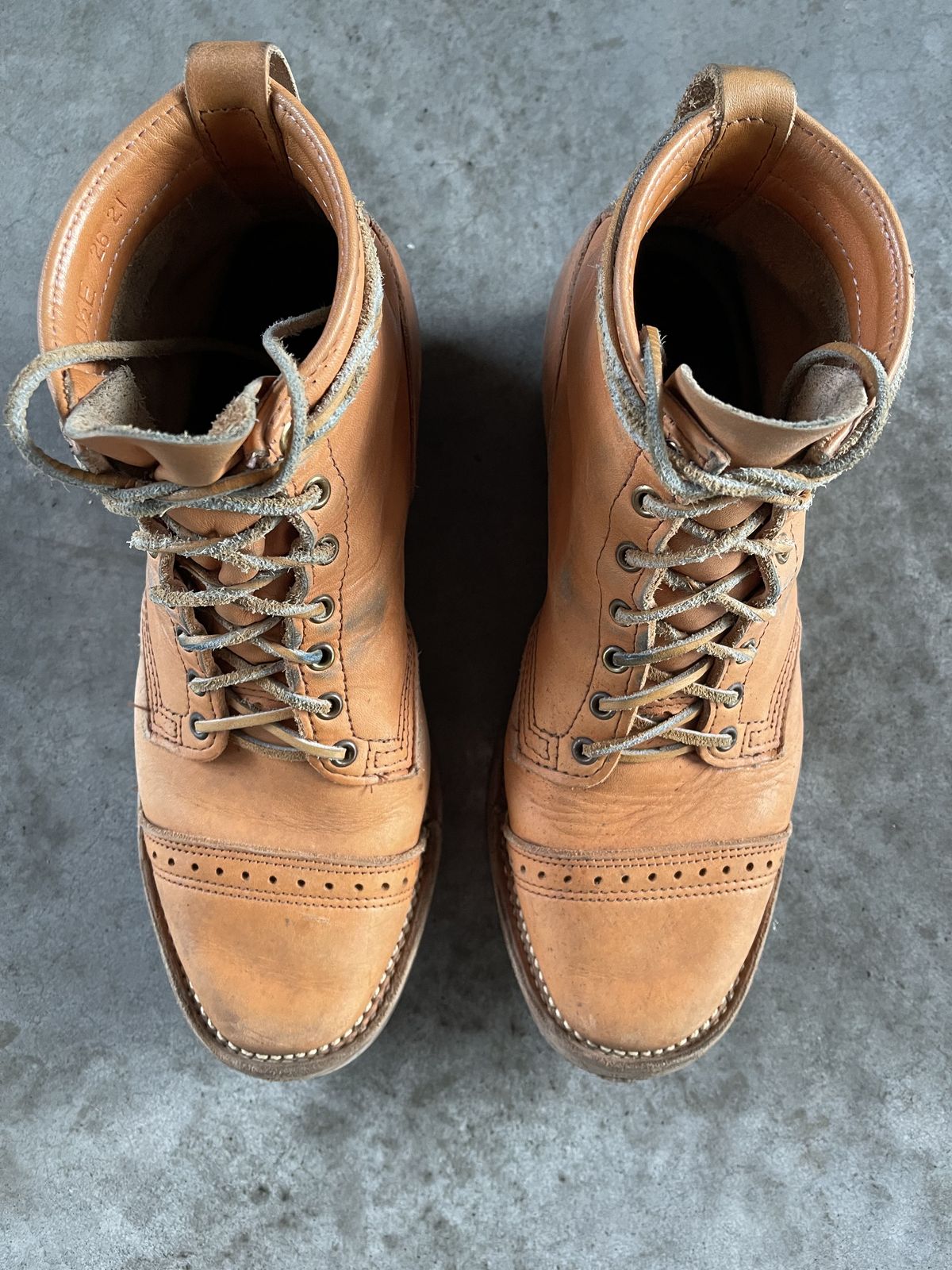 Photo by patinathunderdome on January 3, 2022 of the Wesco Hendrik in Horween Natural Essex.