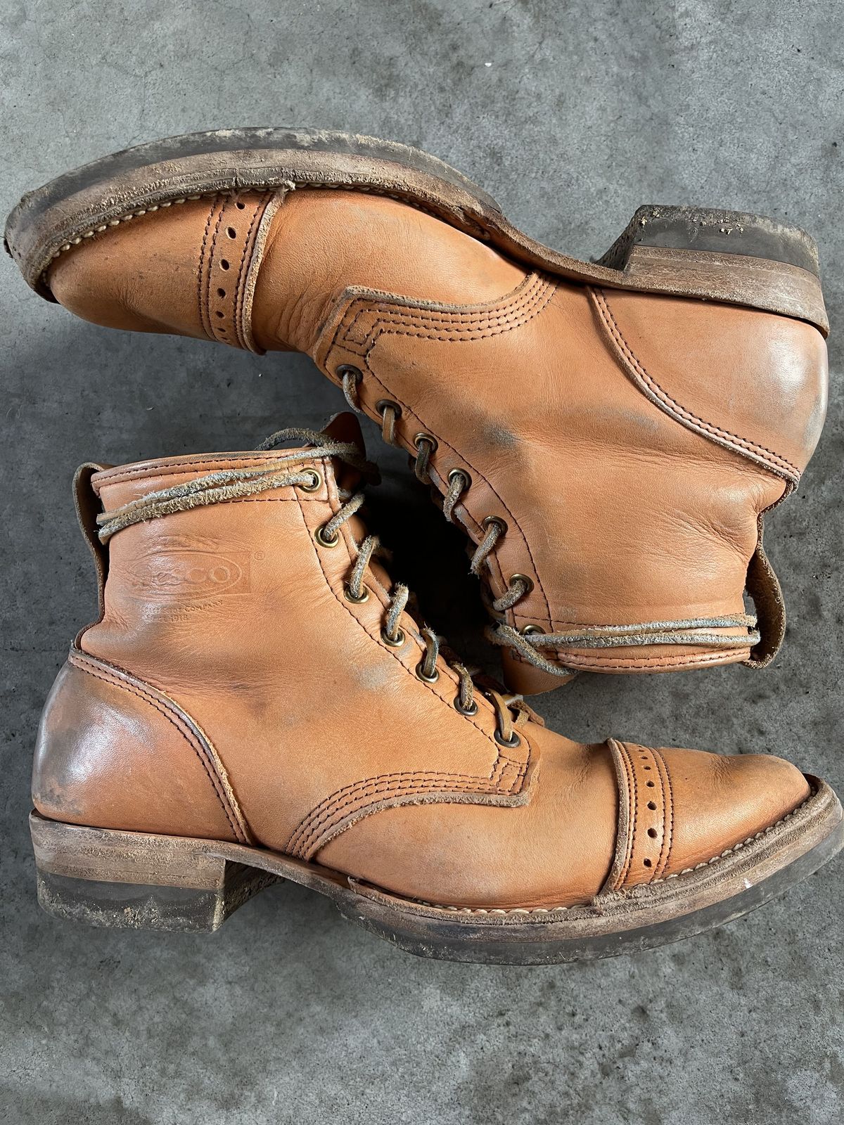 Photo by patinathunderdome on January 3, 2022 of the Wesco Hendrik in Horween Natural Essex.