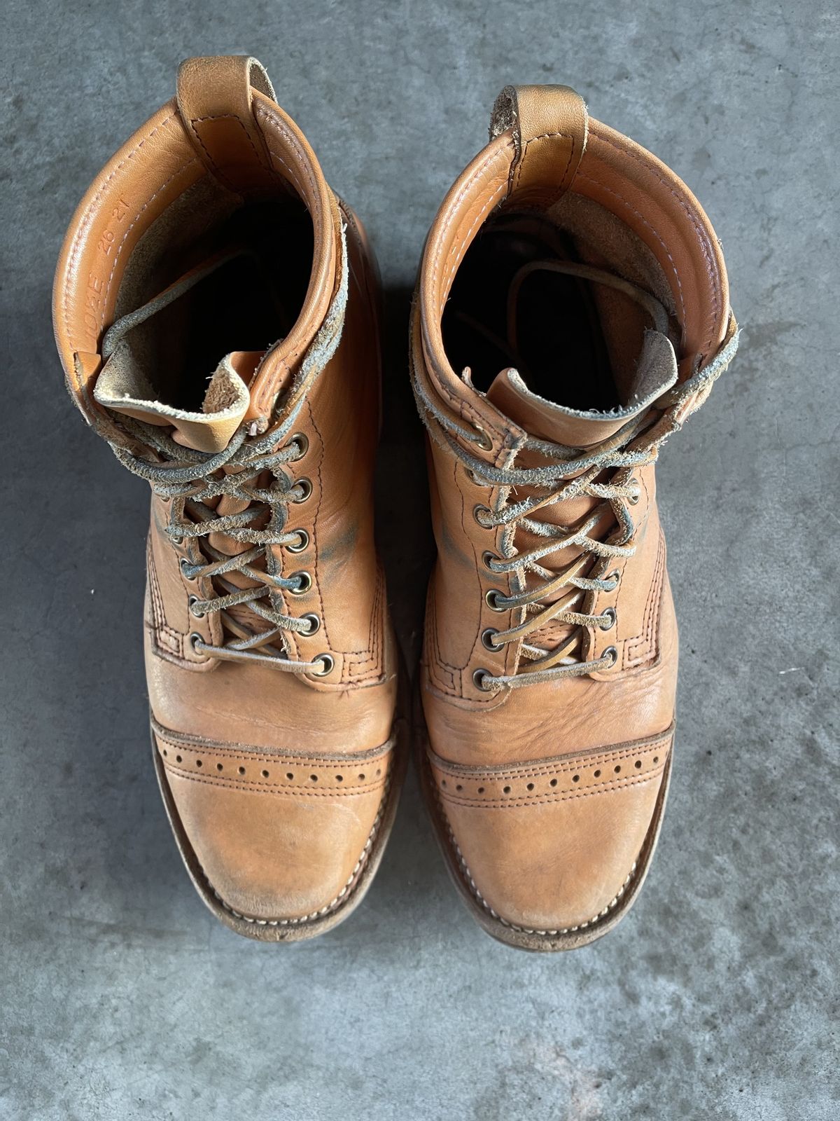 Photo by patinathunderdome on February 2, 2022 of the Wesco Hendrik in Horween Natural Essex.