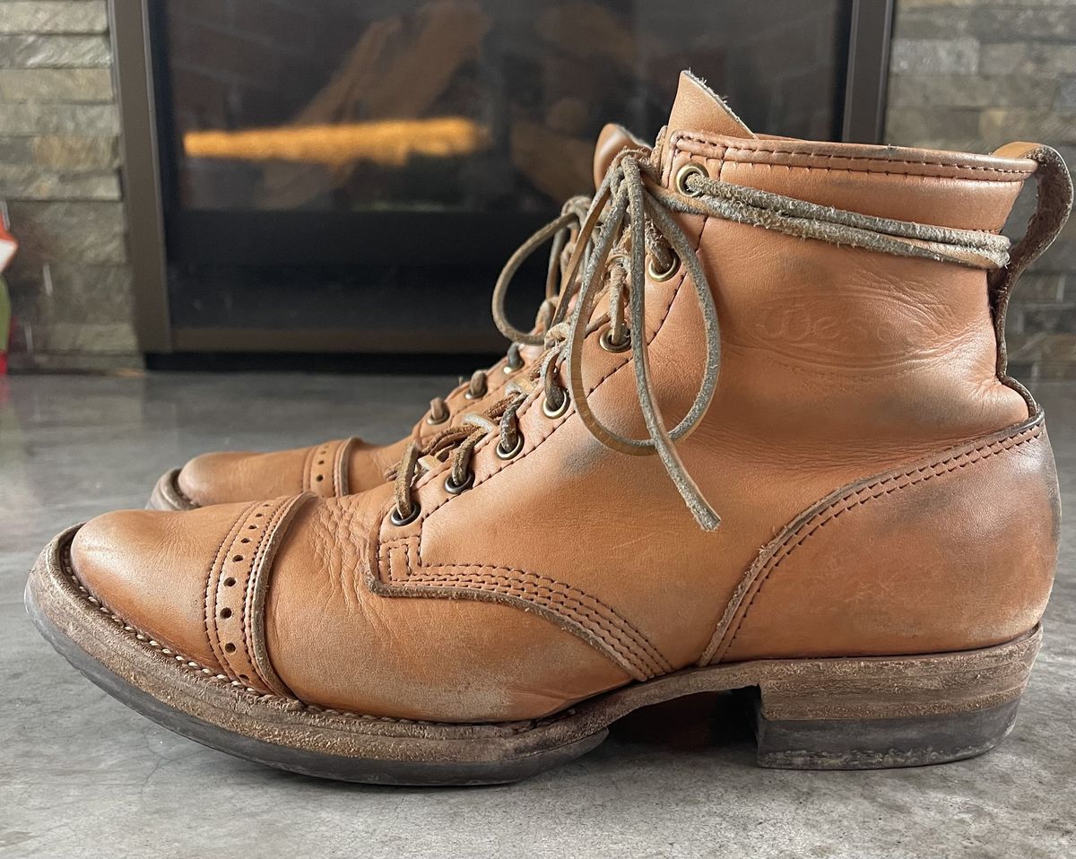 Photo by patinathunderdome on March 2, 2022 of the Wesco Hendrik in Horween Natural Essex.