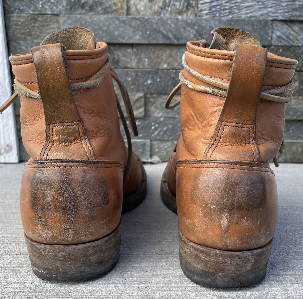 Photo by patinathunderdome on April 2, 2022 of the Wesco Hendrik in Horween Natural Essex.