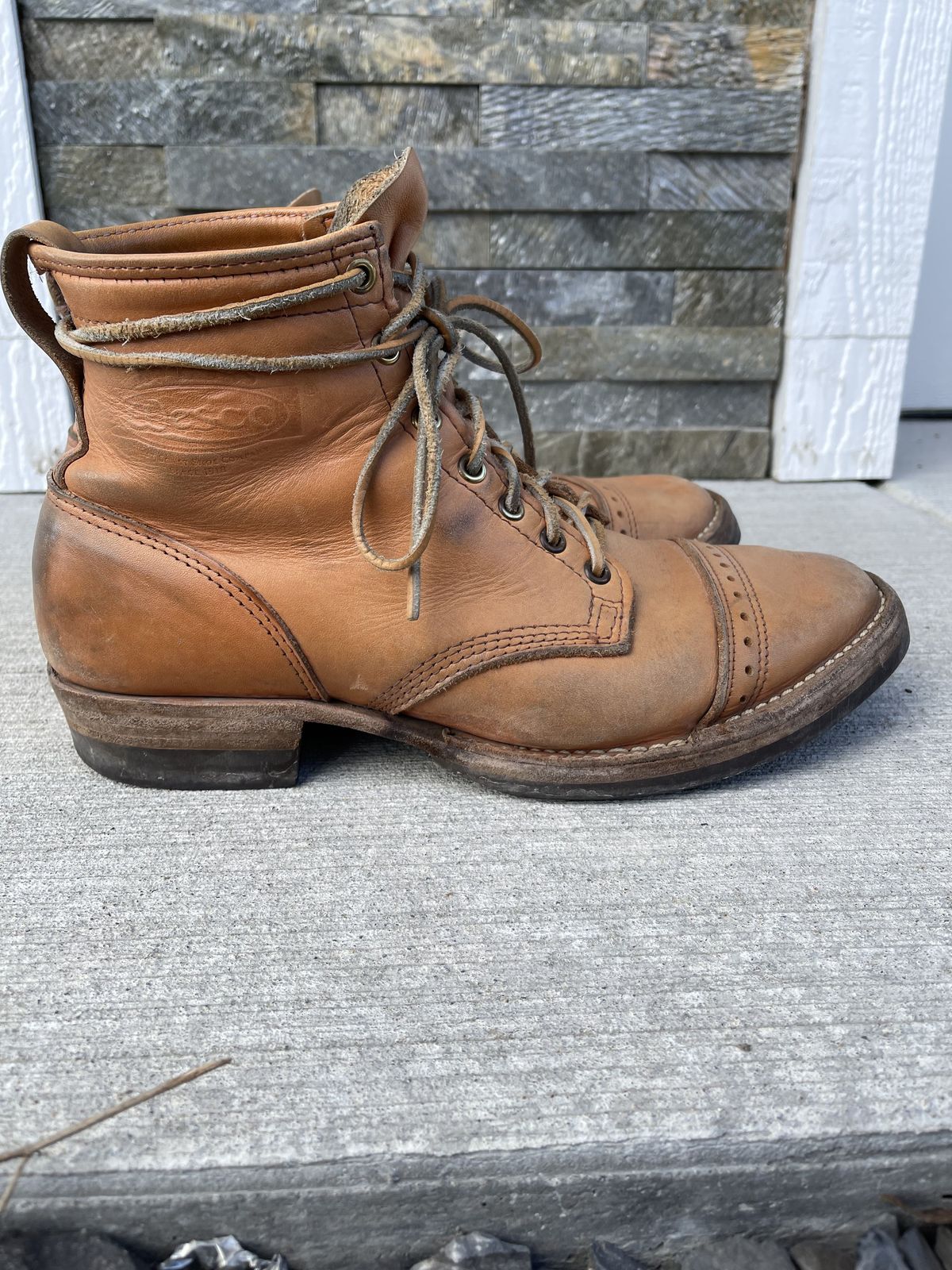 Photo by patinathunderdome on April 2, 2022 of the Wesco Hendrik in Horween Natural Essex.