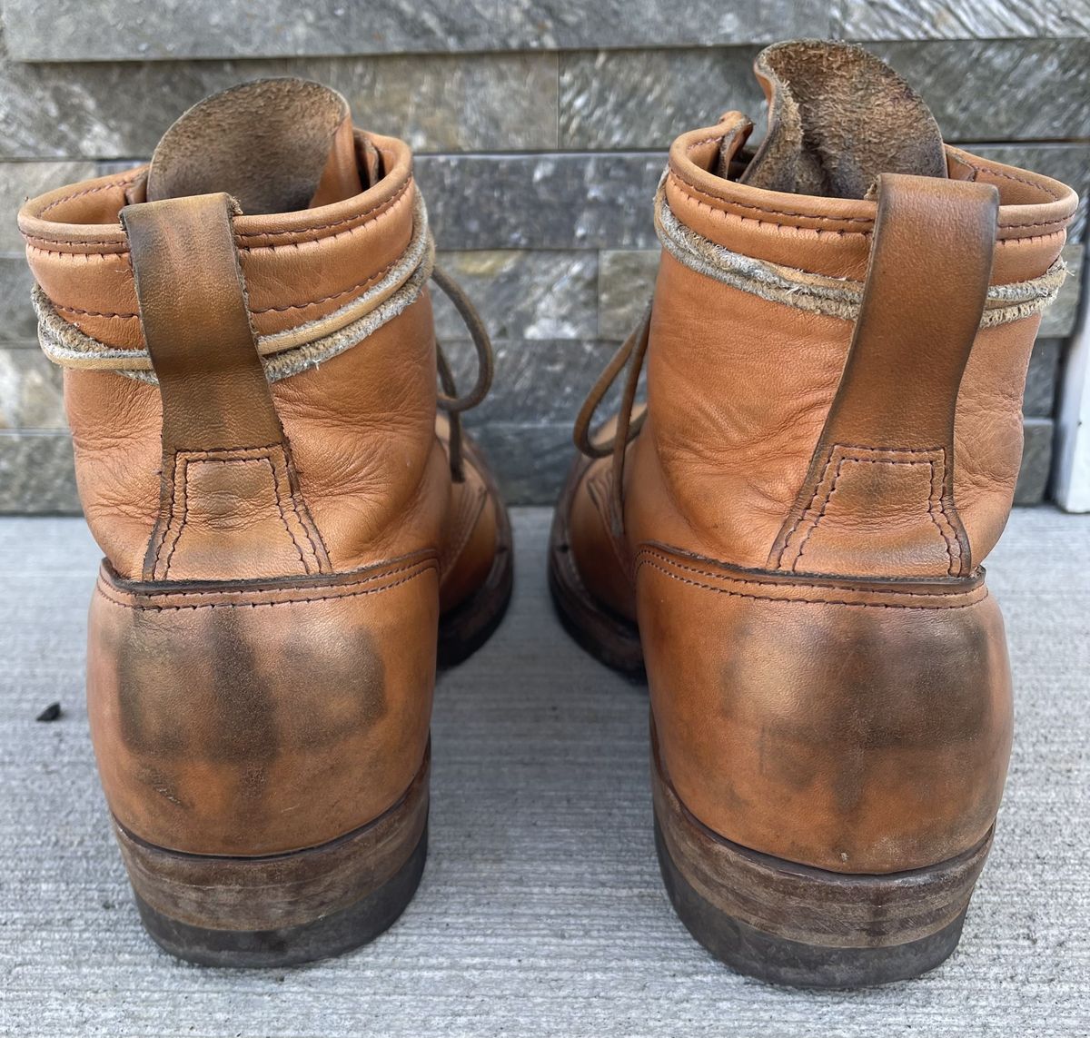 Photo by patinathunderdome on May 1, 2022 of the Wesco Hendrik in Horween Natural Essex.