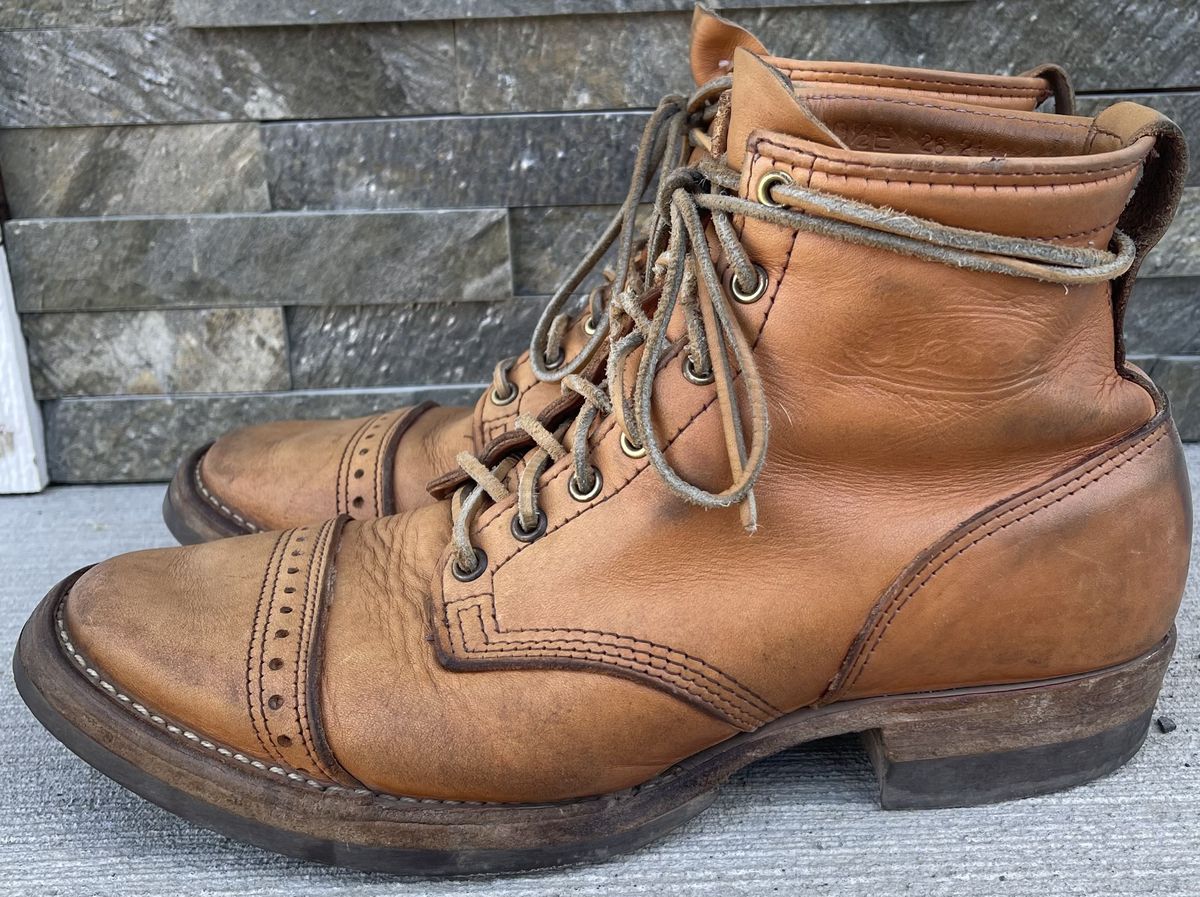 Photo by patinathunderdome on May 1, 2022 of the Wesco Hendrik in Horween Natural Essex.