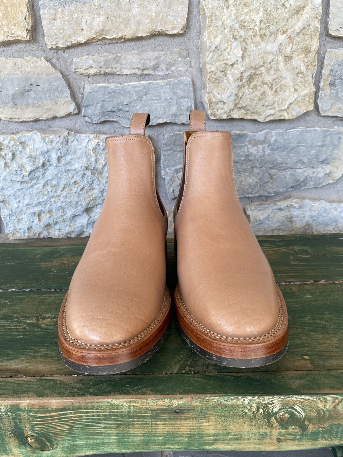 Photo by patinathunderdome on October 1, 2021 of the Benzein The Seventh Chelsea Boot in Shinki Natural Oiled Horsebutt.
