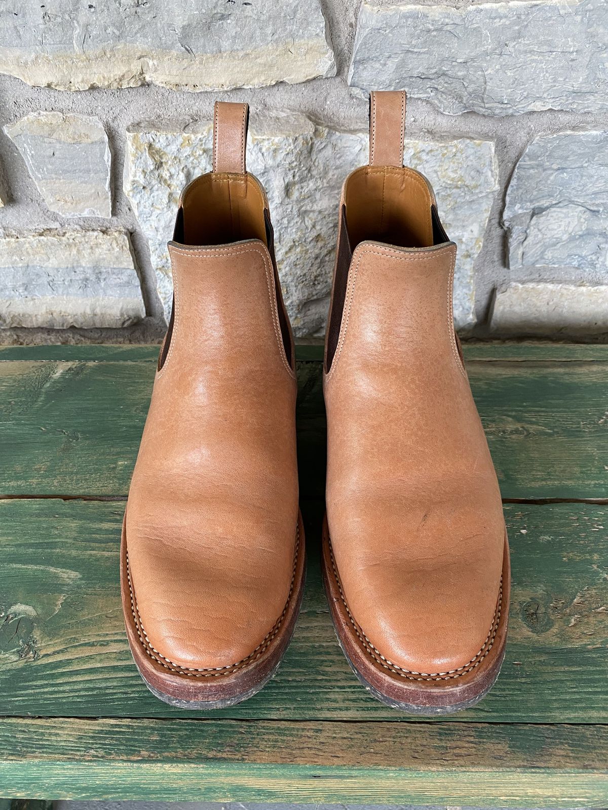Photo by patinathunderdome on November 4, 2021 of the Benzein The Seventh Chelsea Boot in Shinki Natural Oiled Horsebutt.