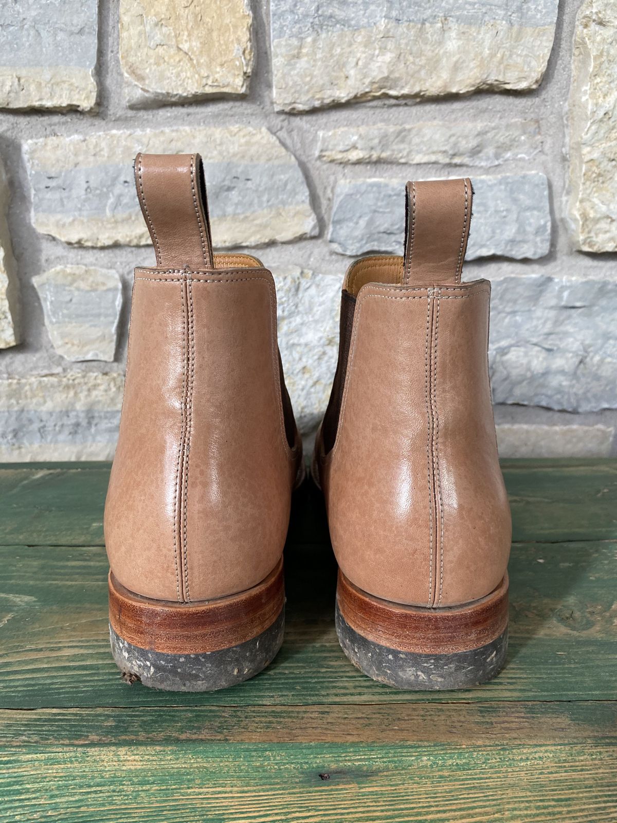 Photo by patinathunderdome on November 4, 2021 of the Benzein The Seventh Chelsea Boot in Shinki Natural Oiled Horsebutt.