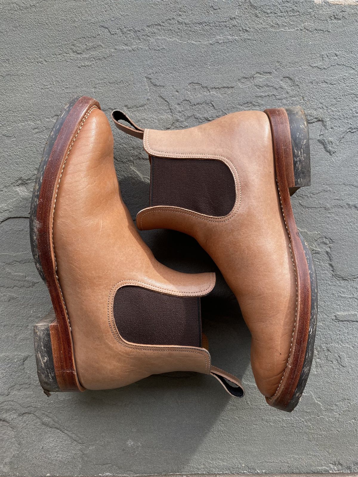 Photo by patinathunderdome on November 4, 2021 of the Benzein The Seventh Chelsea Boot in Shinki Natural Oiled Horsebutt.