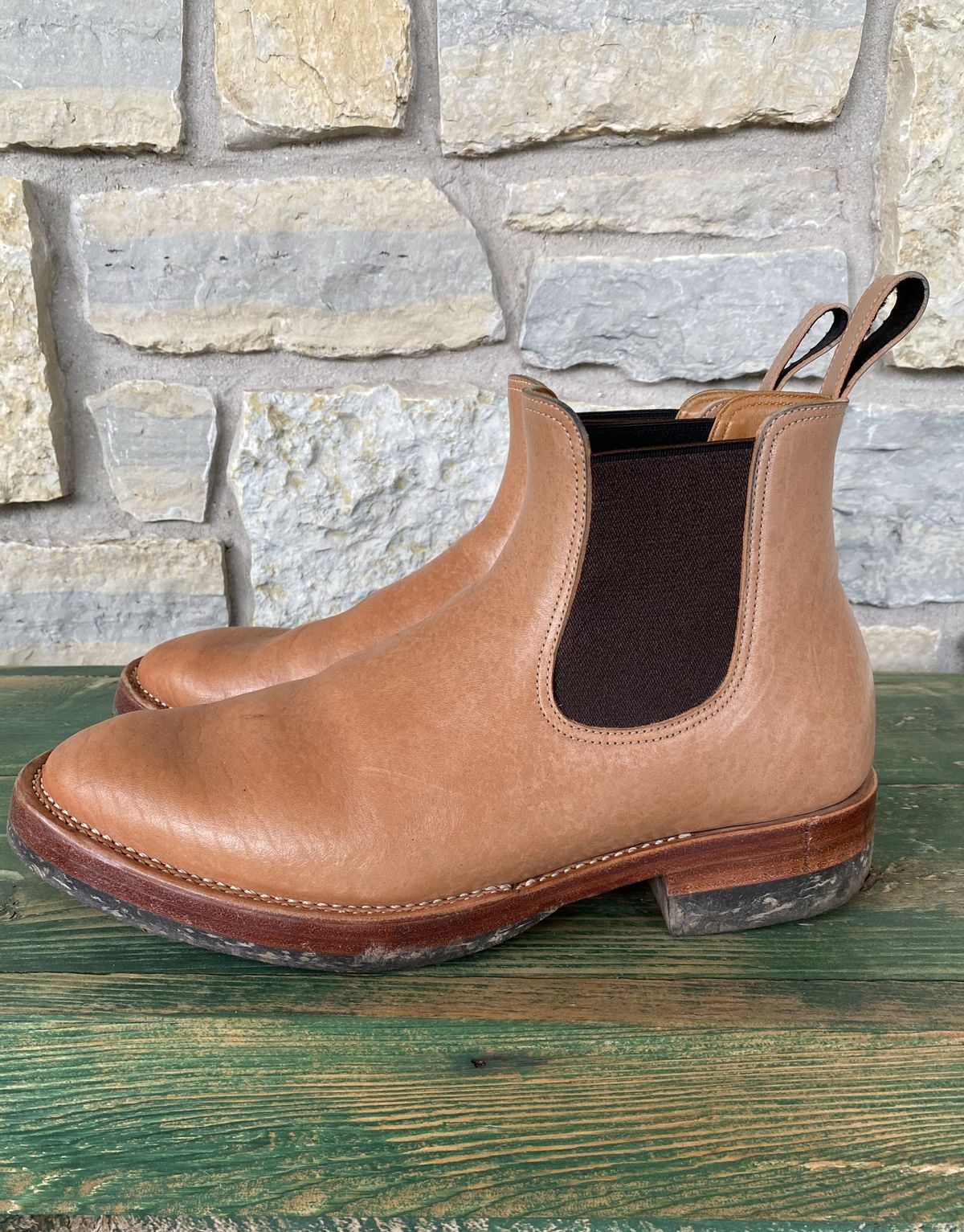 Photo by patinathunderdome on November 4, 2021 of the Benzein The Seventh Chelsea Boot in Shinki Natural Oiled Horsebutt.
