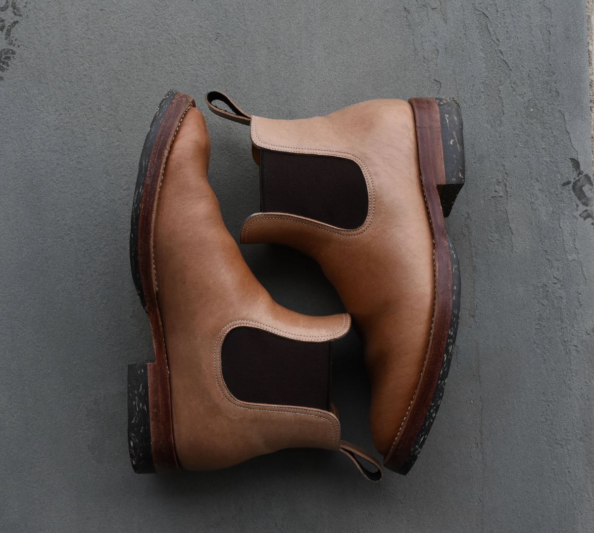 Photo by patinathunderdome on January 4, 2022 of the Benzein The Seventh Chelsea Boot in Shinki Natural Oiled Horsebutt.