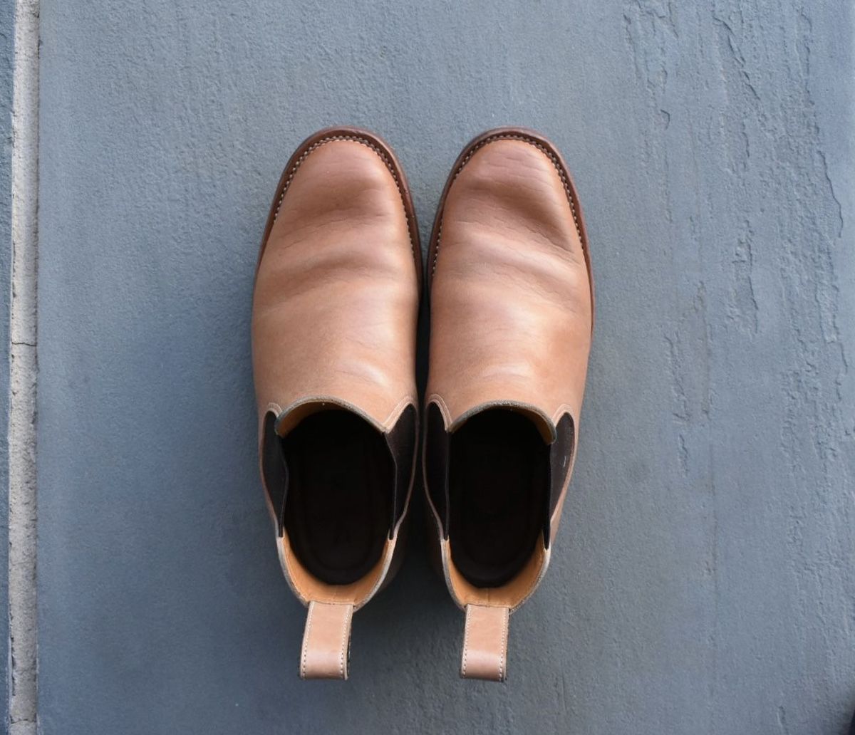 Photo by patinathunderdome on February 4, 2022 of the Benzein The Seventh Chelsea Boot in Shinki Natural Oiled Horsebutt.