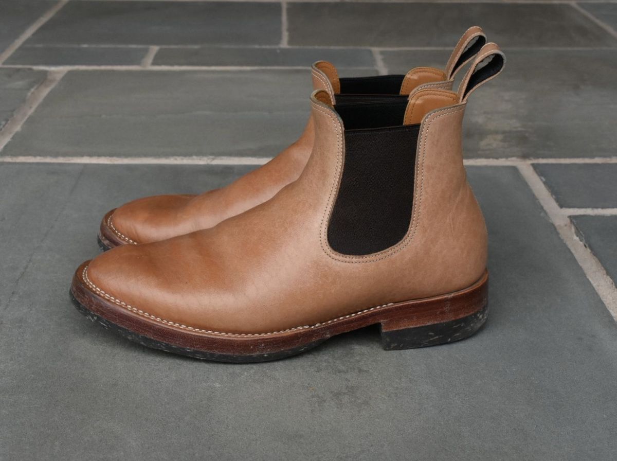 Photo by patinathunderdome on May 6, 2022 of the Benzein The Seventh Chelsea Boot in Shinki Natural Oiled Horsebutt.