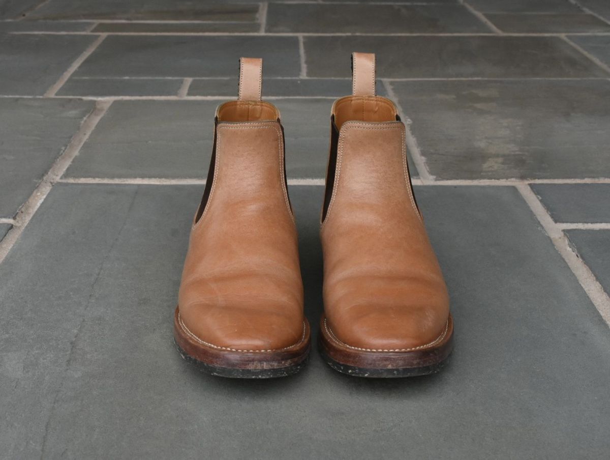 Photo by patinathunderdome on May 6, 2022 of the Benzein The Seventh Chelsea Boot in Shinki Natural Oiled Horsebutt.