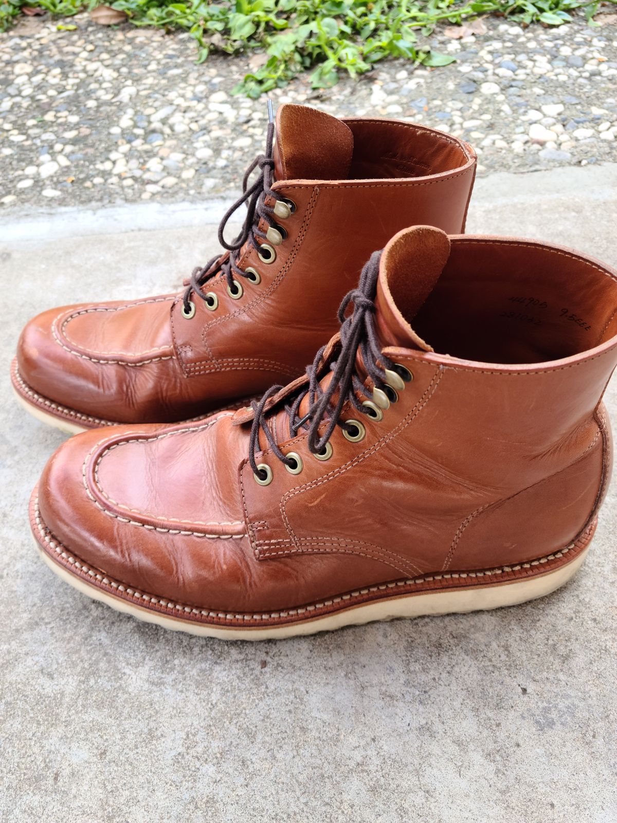 Photo by patinathunderdome on January 4, 2022 of the Grant Stone Brass Boot in Badalassi Carlo Saddle Tan Minerva.