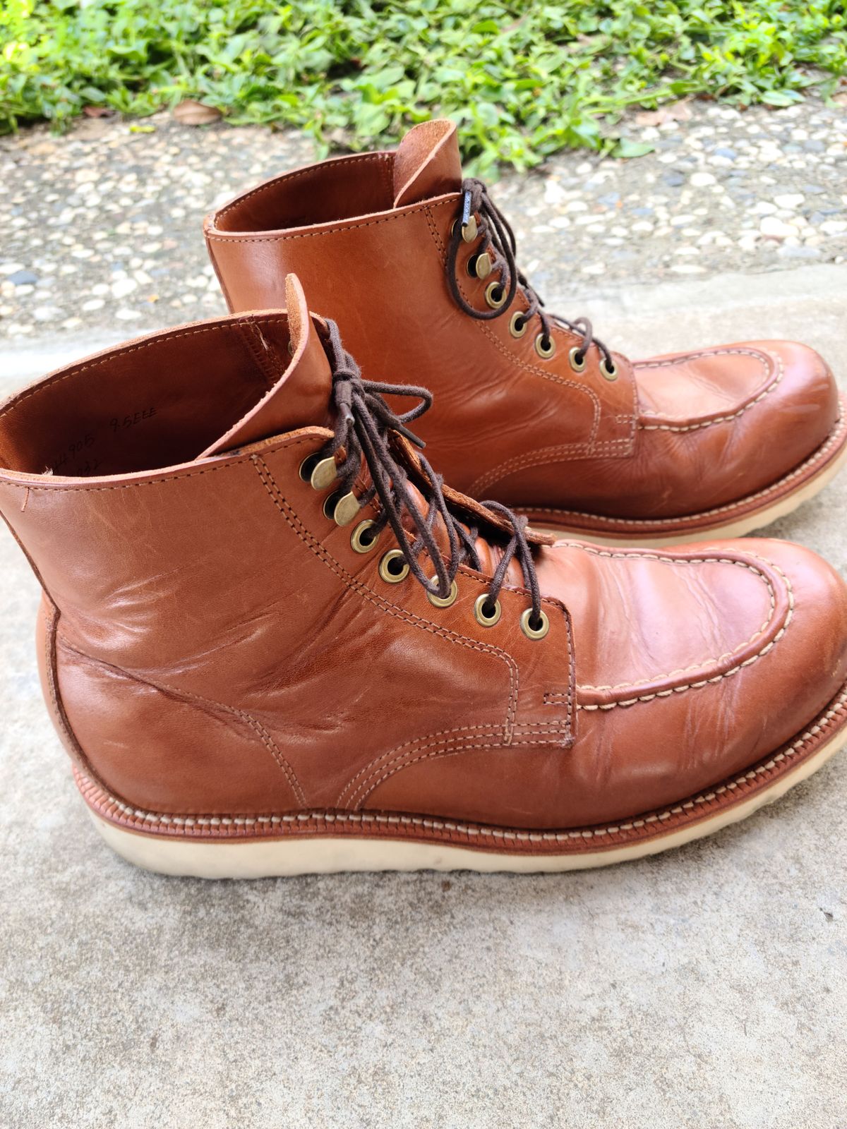 Photo by patinathunderdome on January 4, 2022 of the Grant Stone Brass Boot in Badalassi Carlo Saddle Tan Minerva.