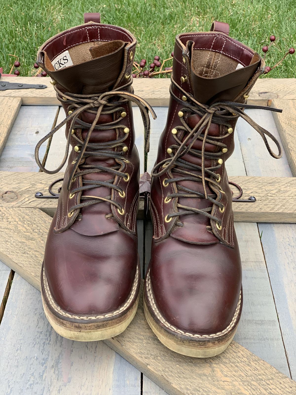 Photo by patinathunderdome on May 3, 2022 of the Nicks Traveler in Horween Color 8 Chromexcel.