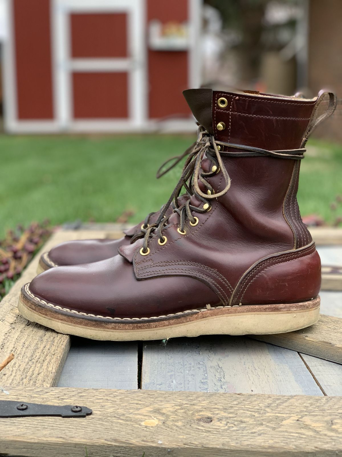 Photo by patinathunderdome on May 3, 2022 of the Nicks Traveler in Horween Color 8 Chromexcel.