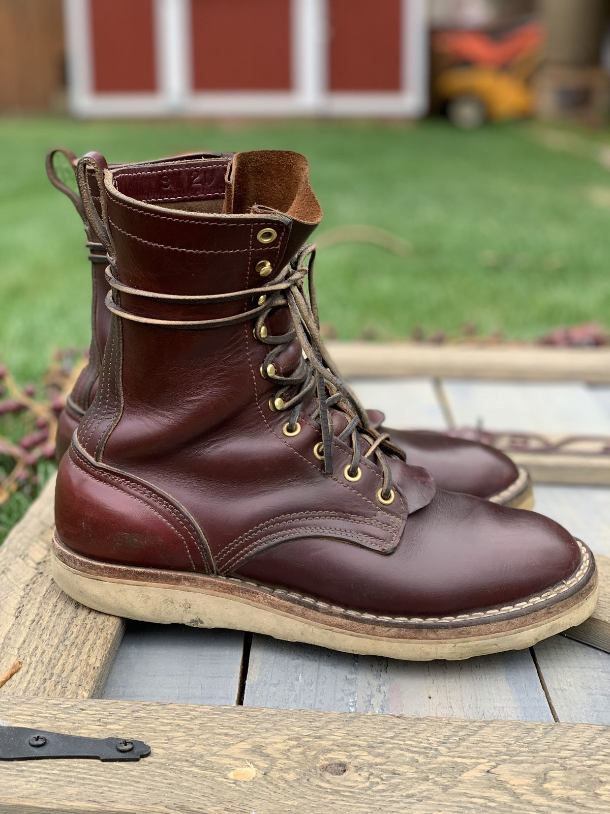 Photo by patinathunderdome on May 3, 2022 of the Nicks Traveler in Horween Color 8 Chromexcel.