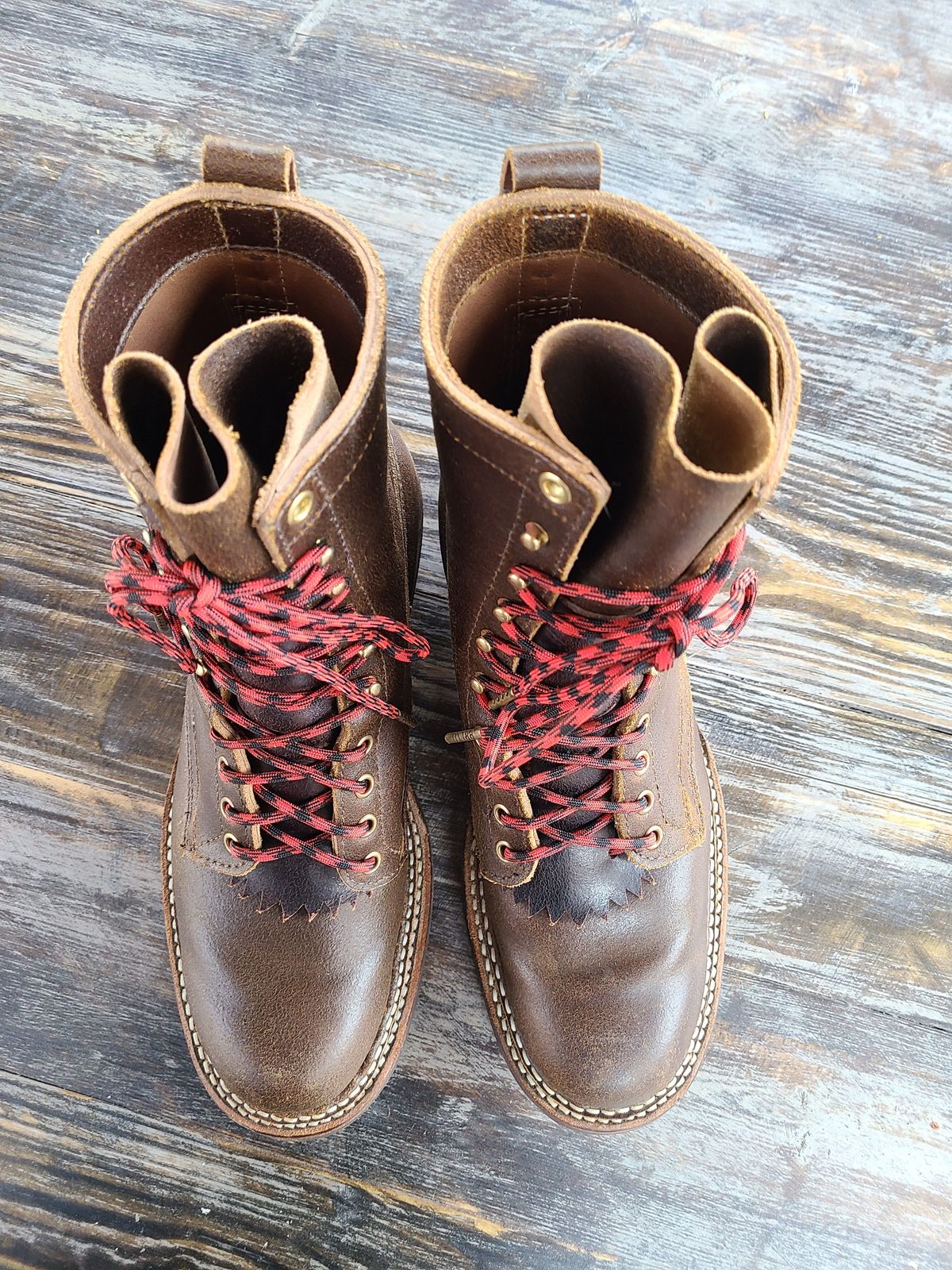 Photo by patinathunderdome on October 1, 2021 of the White's Bounty Hunter in Horween Cinnamon Waxed Flesh.