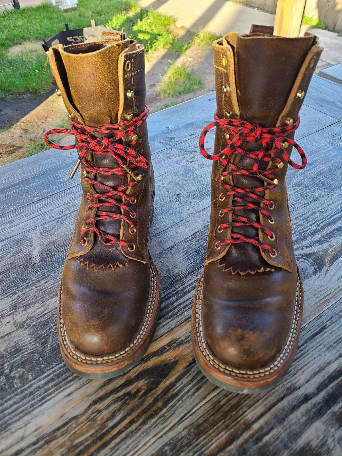 Photo by patinathunderdome on November 2, 2021 of the White's Bounty Hunter in Horween Cinnamon Waxed Flesh.