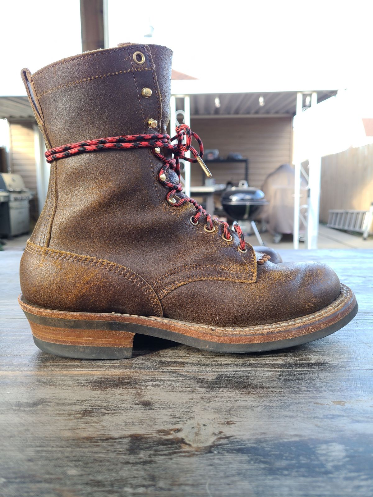 Photo by patinathunderdome on November 2, 2021 of the White's Bounty Hunter in Horween Cinnamon Waxed Flesh.