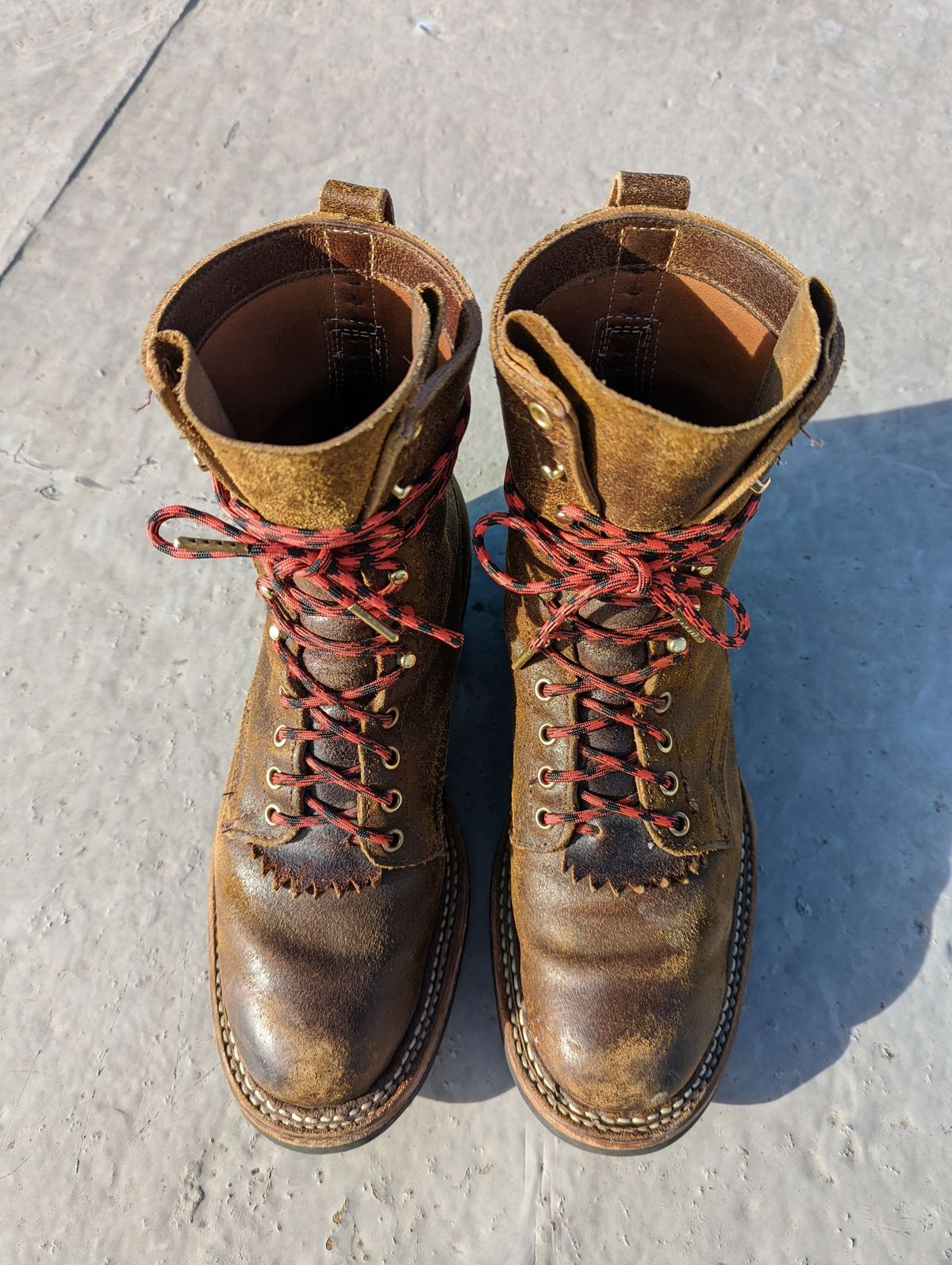 Photo by patinathunderdome on March 1, 2022 of the White's Bounty Hunter in Horween Cinnamon Waxed Flesh.