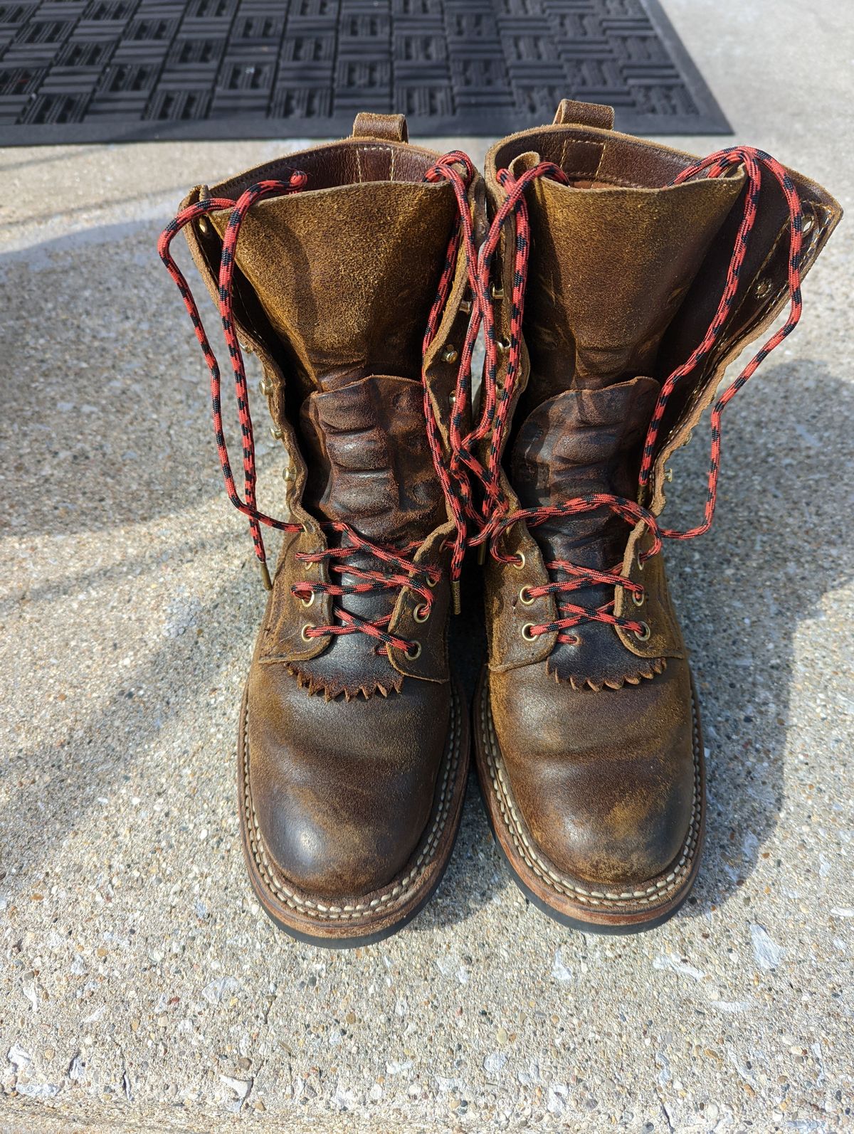 Photo by patinathunderdome on April 1, 2022 of the White's Bounty Hunter in Horween Cinnamon Waxed Flesh.